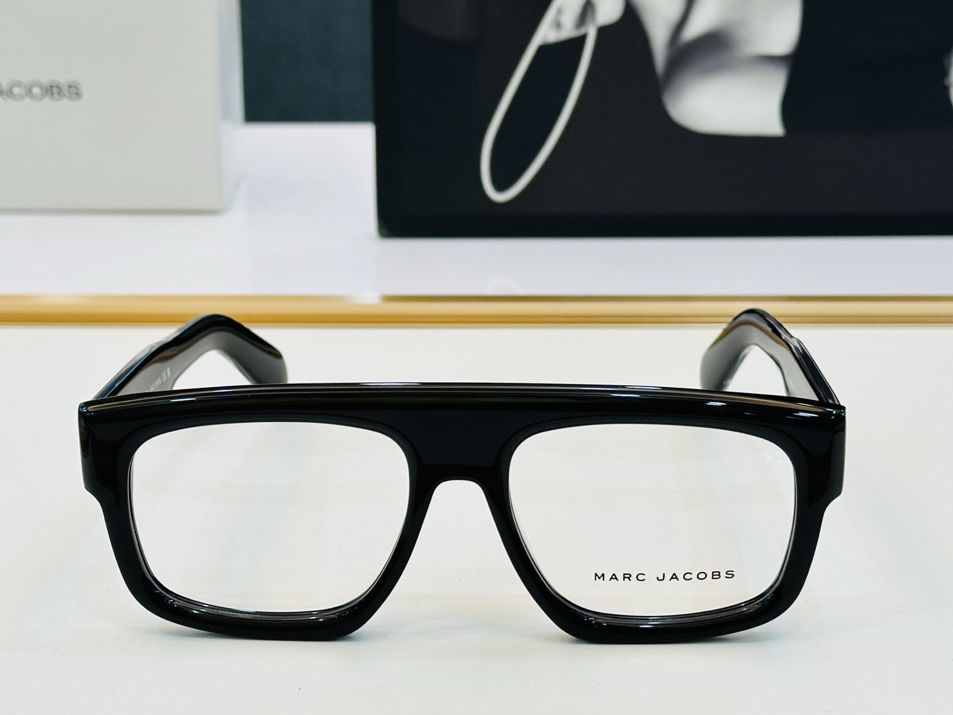 Marc jacobs 马杰家 MARC876  Size：55口17-145 采用今年流行的板材 Z完