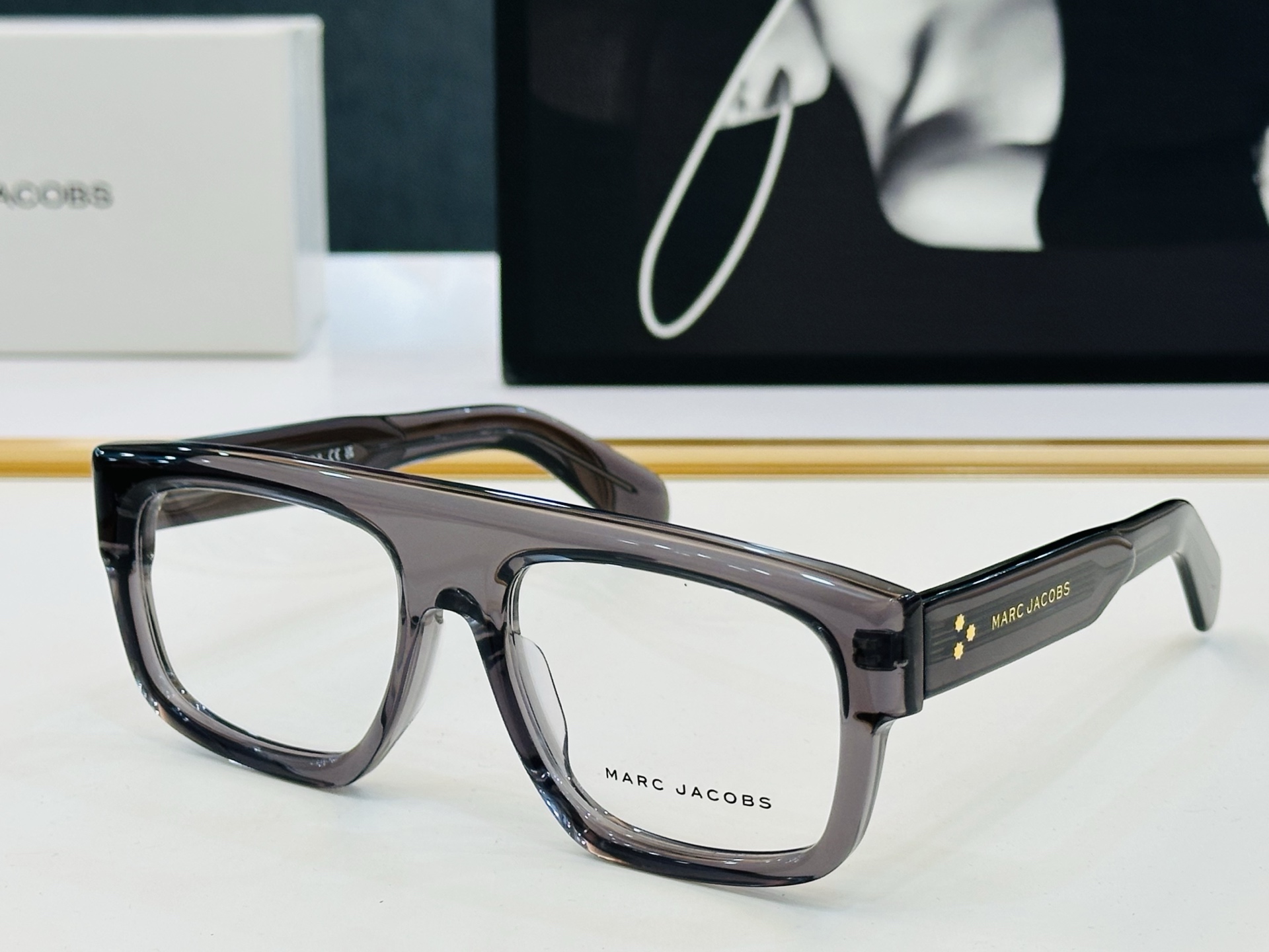 Marc jacobs 马杰家 MARC876  Size：55口17-145 采用今年流行的板材 Z完