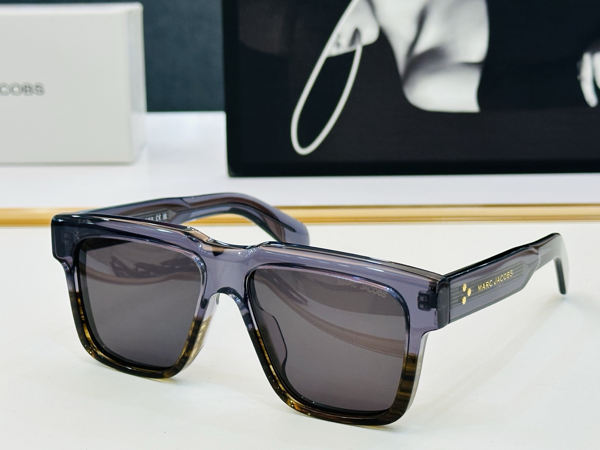 Marc jacobs 马杰家 MARC877 Size：56口17-145 采用今年流行的板材 Z完美