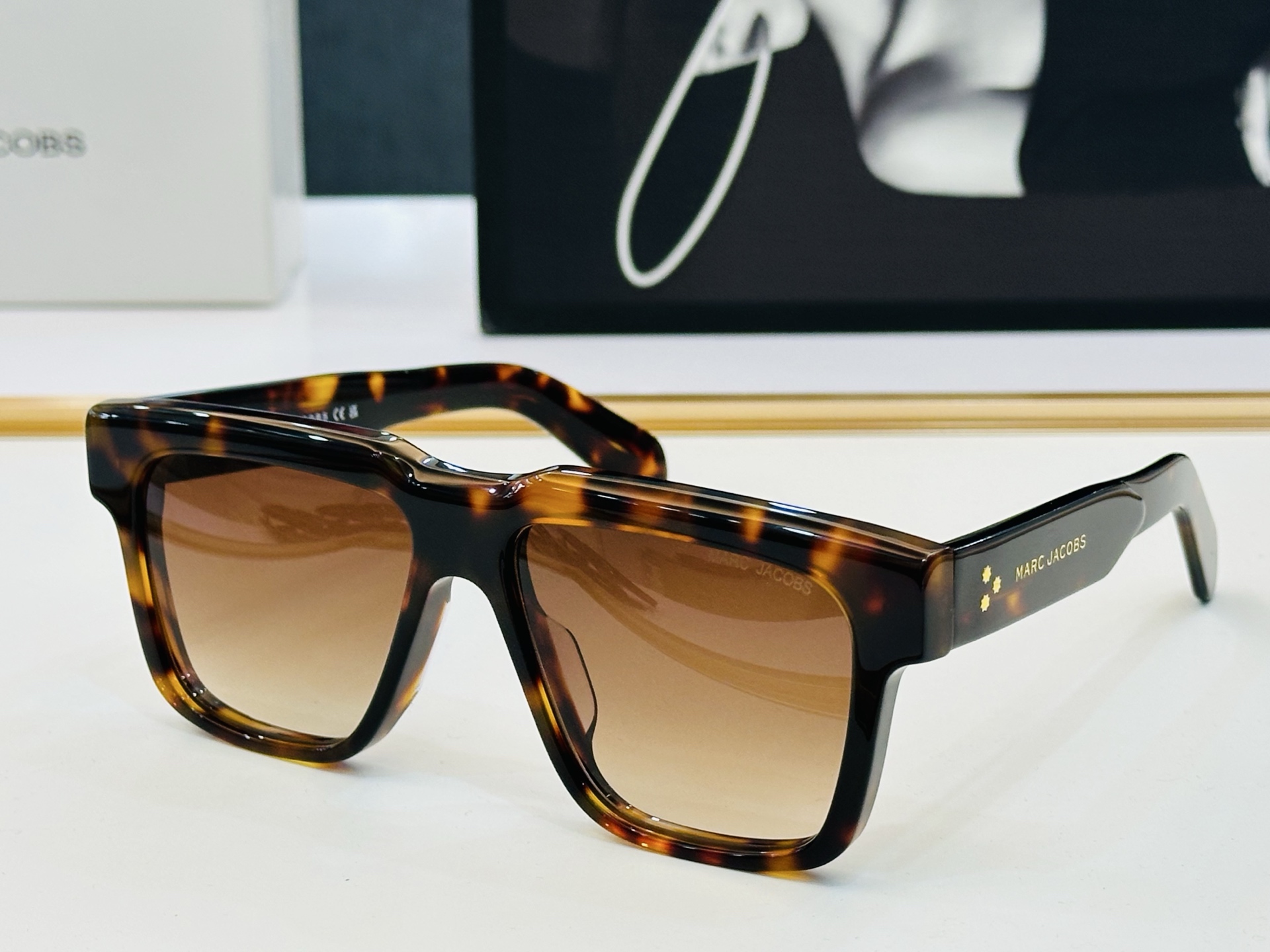 Marc jacobs 马杰家 MARC877 Size：56口17-145 采用今年流行的板材 Z完美