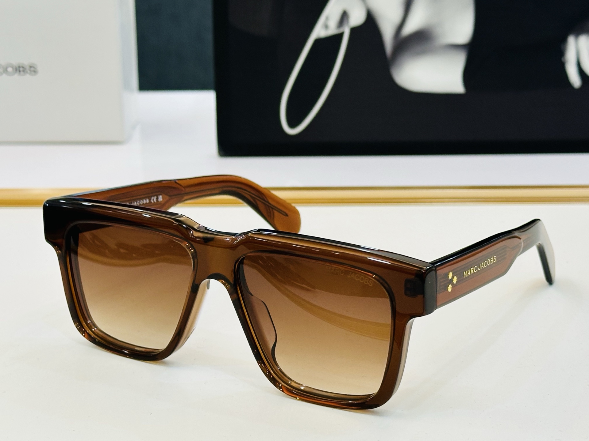 Marc jacobs 马杰家 MARC877 Size：56口17-145 采用今年流行的板材 Z完美