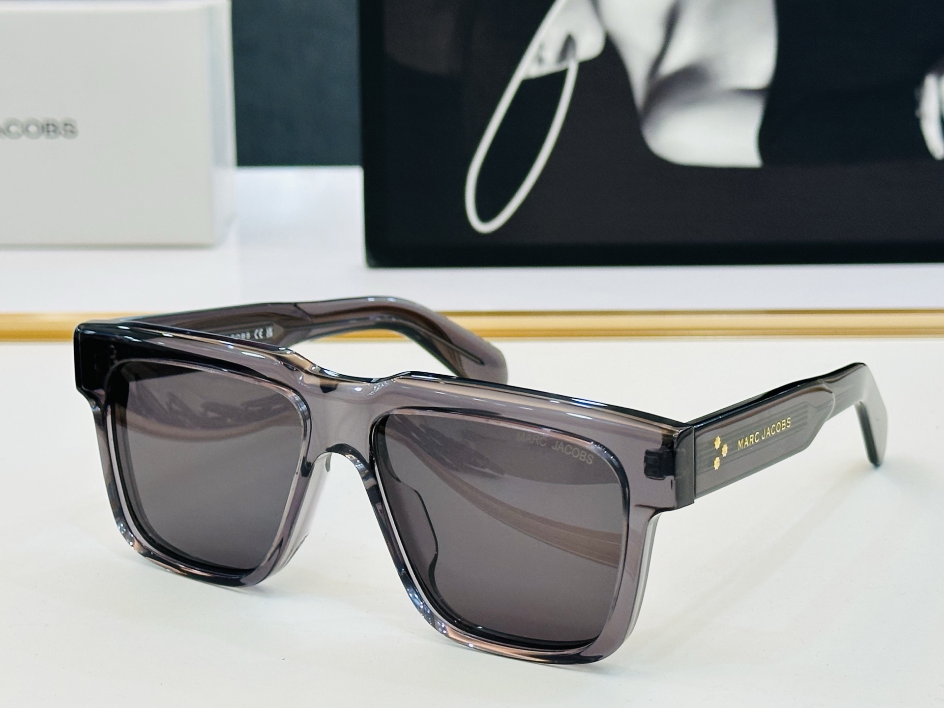 Marc jacobs 马杰家 MARC877 Size：56口17-145 采用今年流行的板材 Z完美