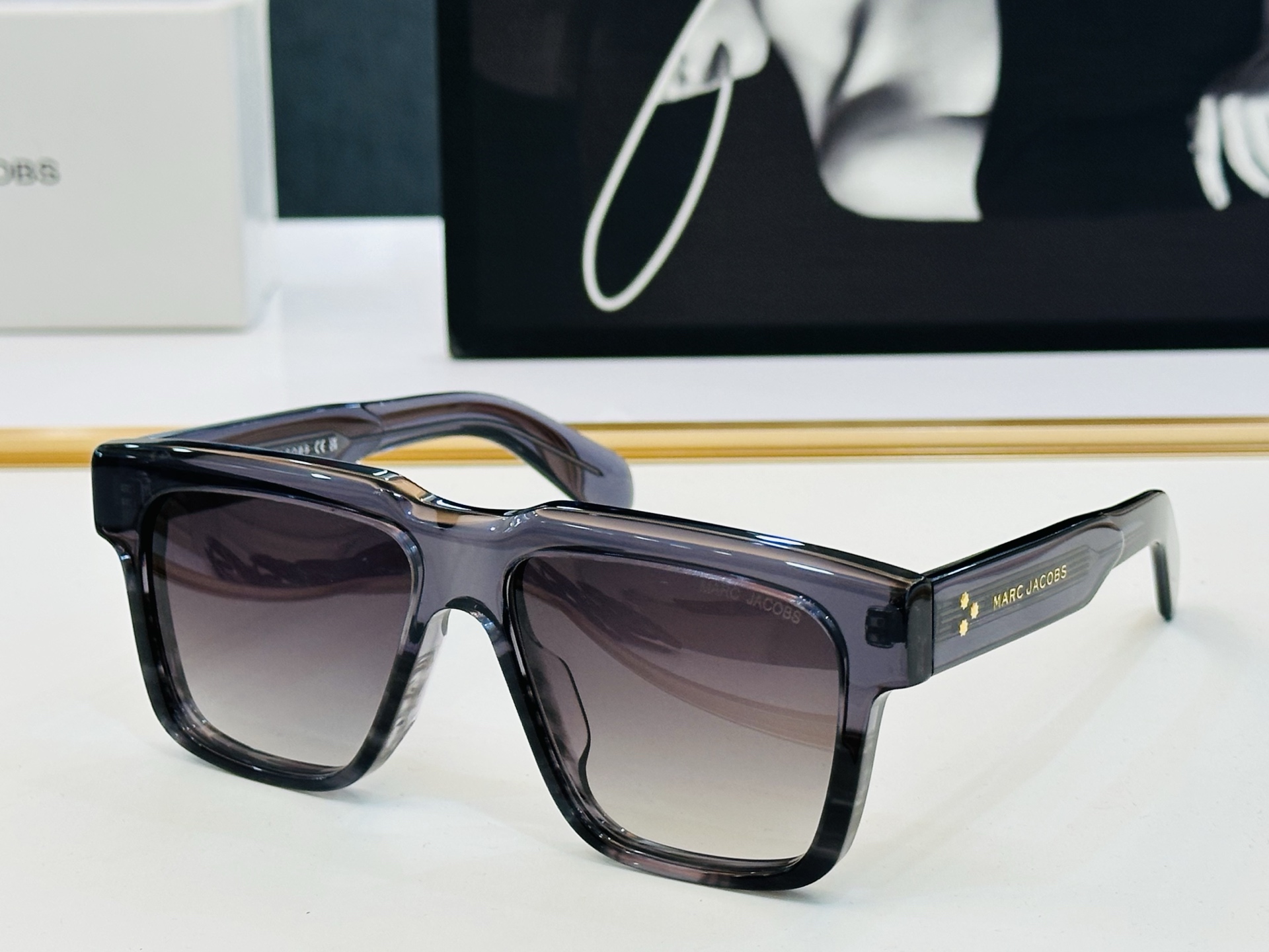 Marc jacobs 马杰家 MARC877 Size：56口17-145 采用今年流行的板材 Z完美