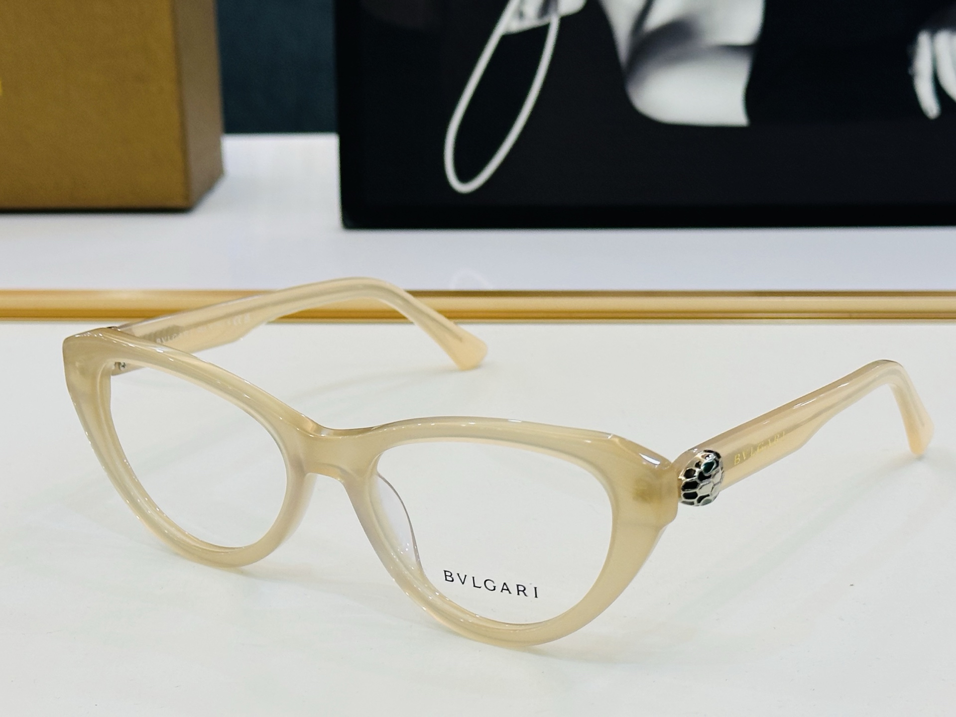 🆕款 官网同售 宝格家 BV   👍 Size ：53口17-145 绝对要买😎品质非常完美 Z出街必备