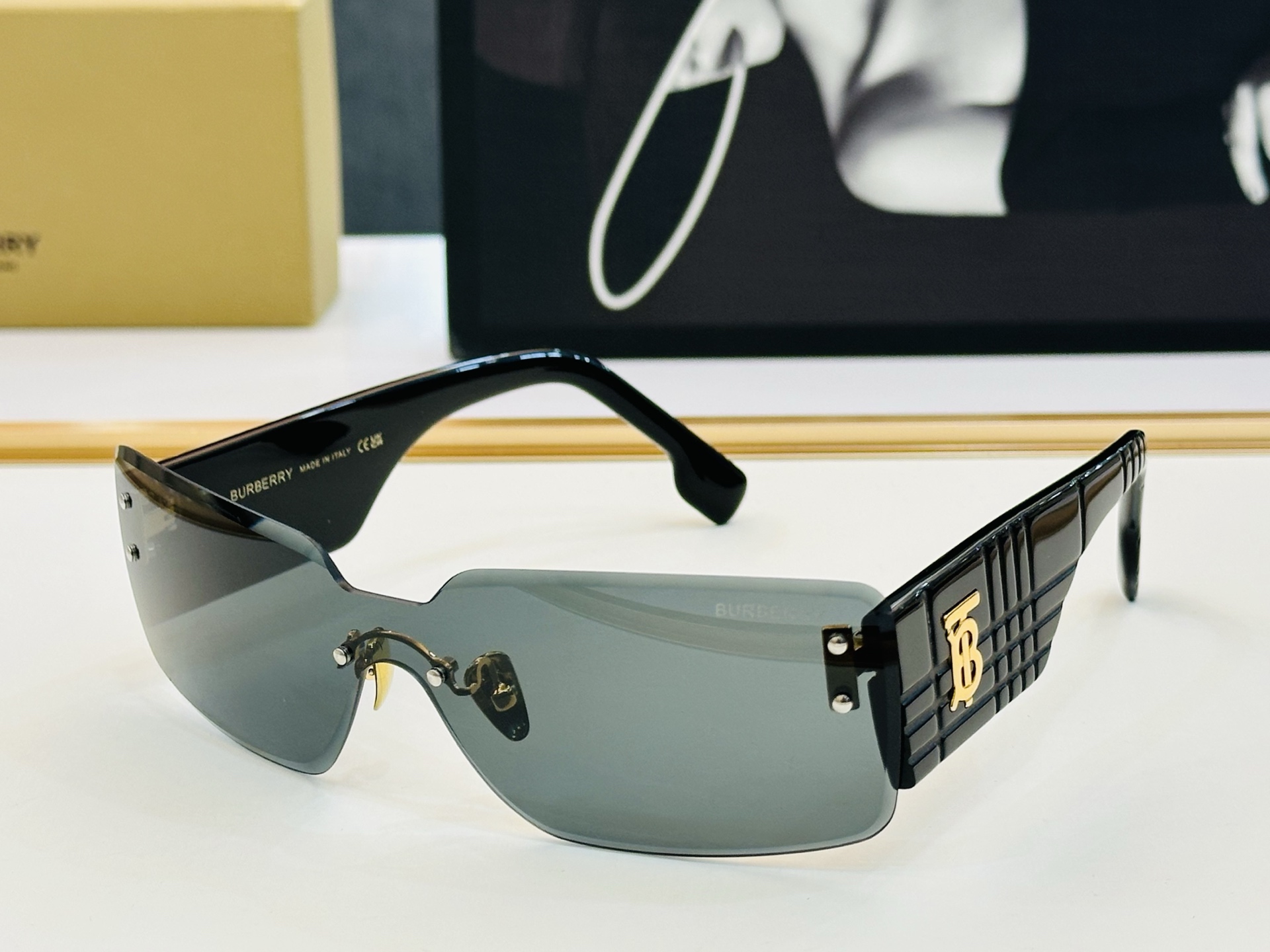 高品质✨BURBERR*✨ 巴家 BE3137 Size：148口0-142 太阳眼镜得意🌲🌲 L高品质