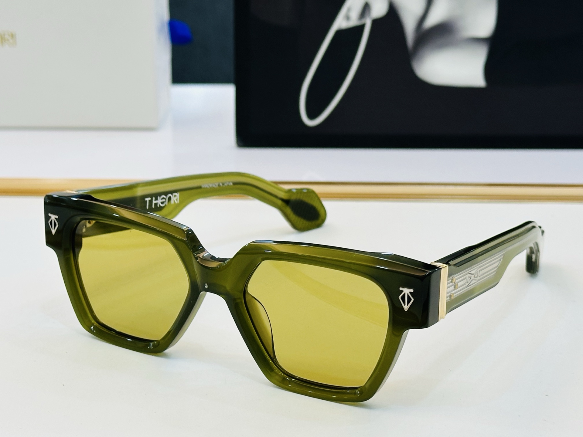 qj THENRI 
MODELUTOPIA  
SIZE53口19-147 
配盒 
