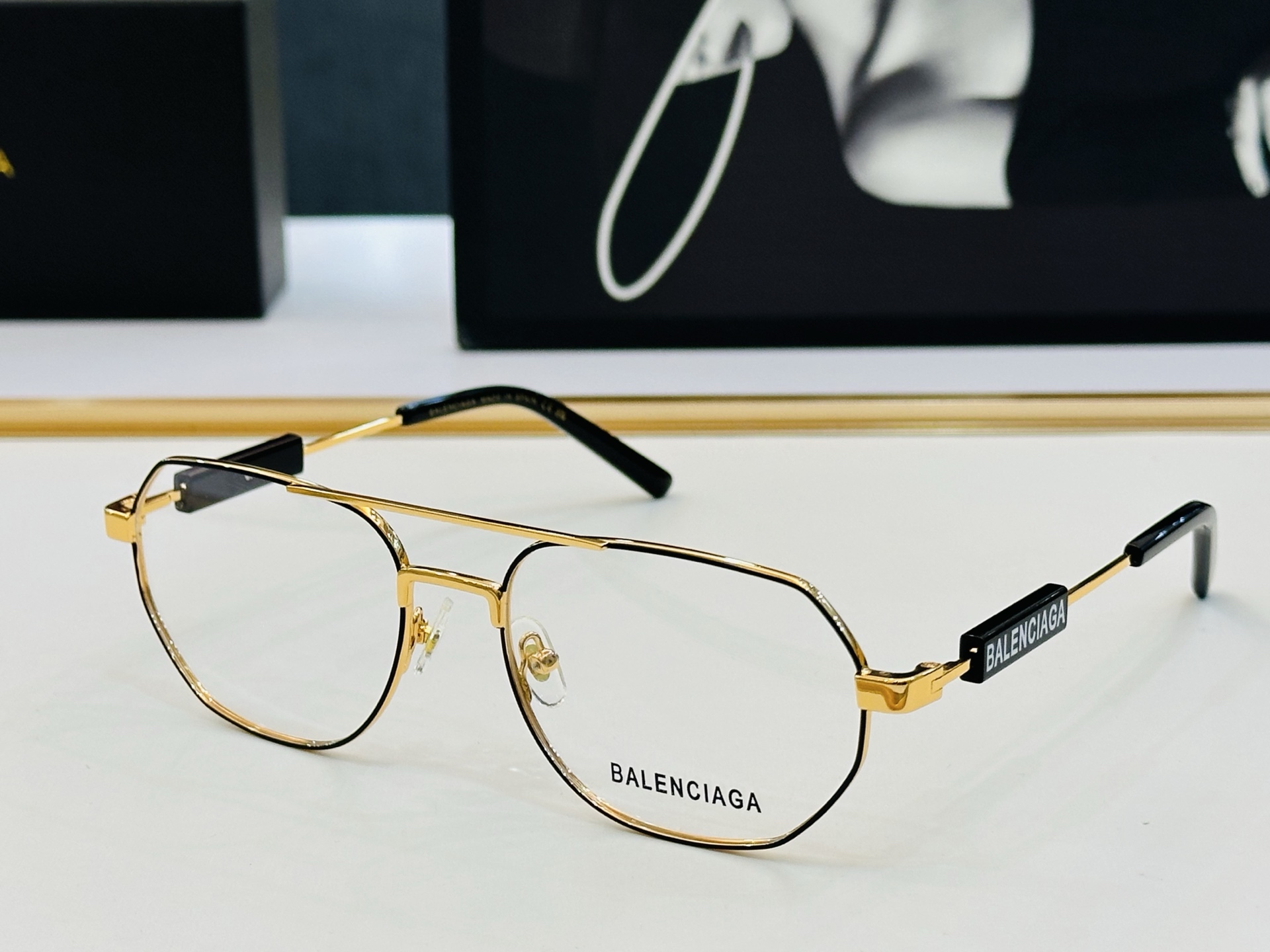 BALENCIAGA巴黎世家 最新 版型很特别的设计 BB01170 Size 57口18-145 XL