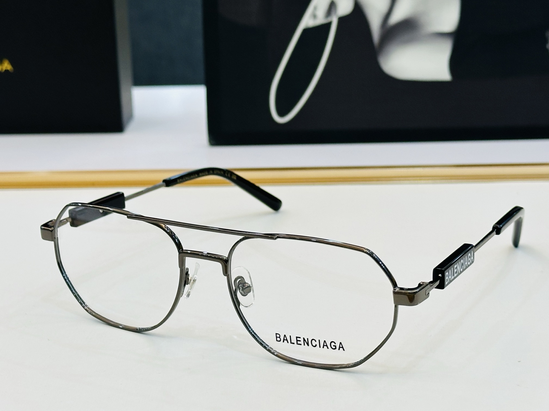 BALENCIAGA巴黎世家 最新 版型很特别的设计 BB01170 Size 57口18-145 XL