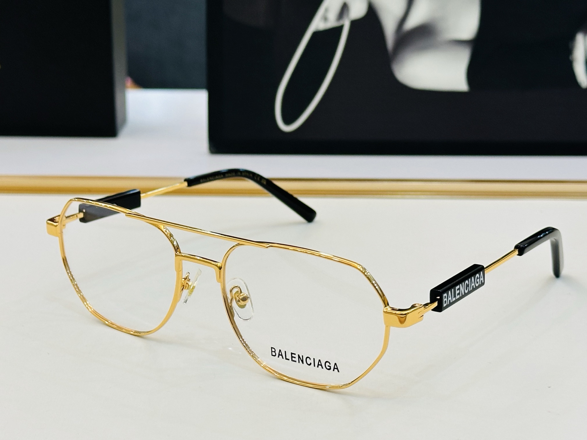 BALENCIAGA巴黎世家 最新 版型很特别的设计 BB01170 Size 57口18-145 XL