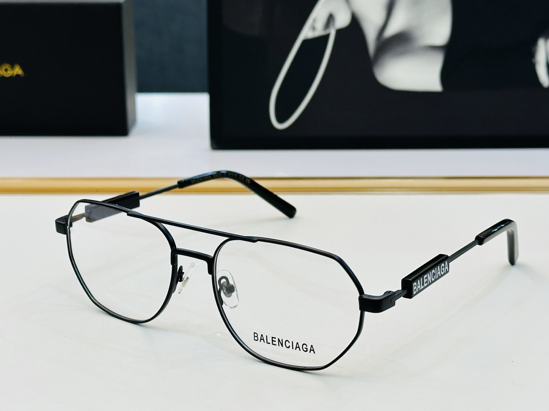 BALENCIAGA巴黎世家 最新 版型很特别的设计 BB01170 Size 57口18-145 XL