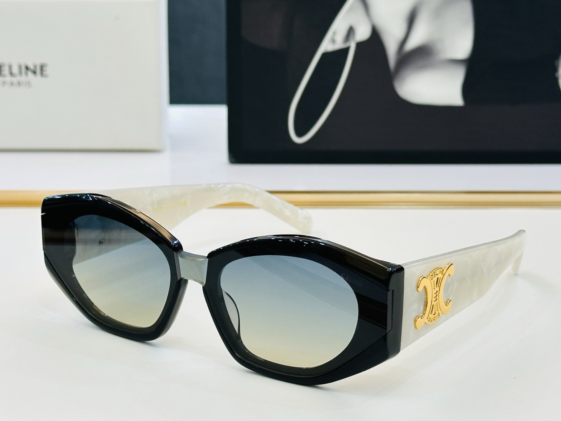 【CELINE】赛琳 CL42128 Size：54口20-145 一直热销的款式 欧美风 光泽度好 质