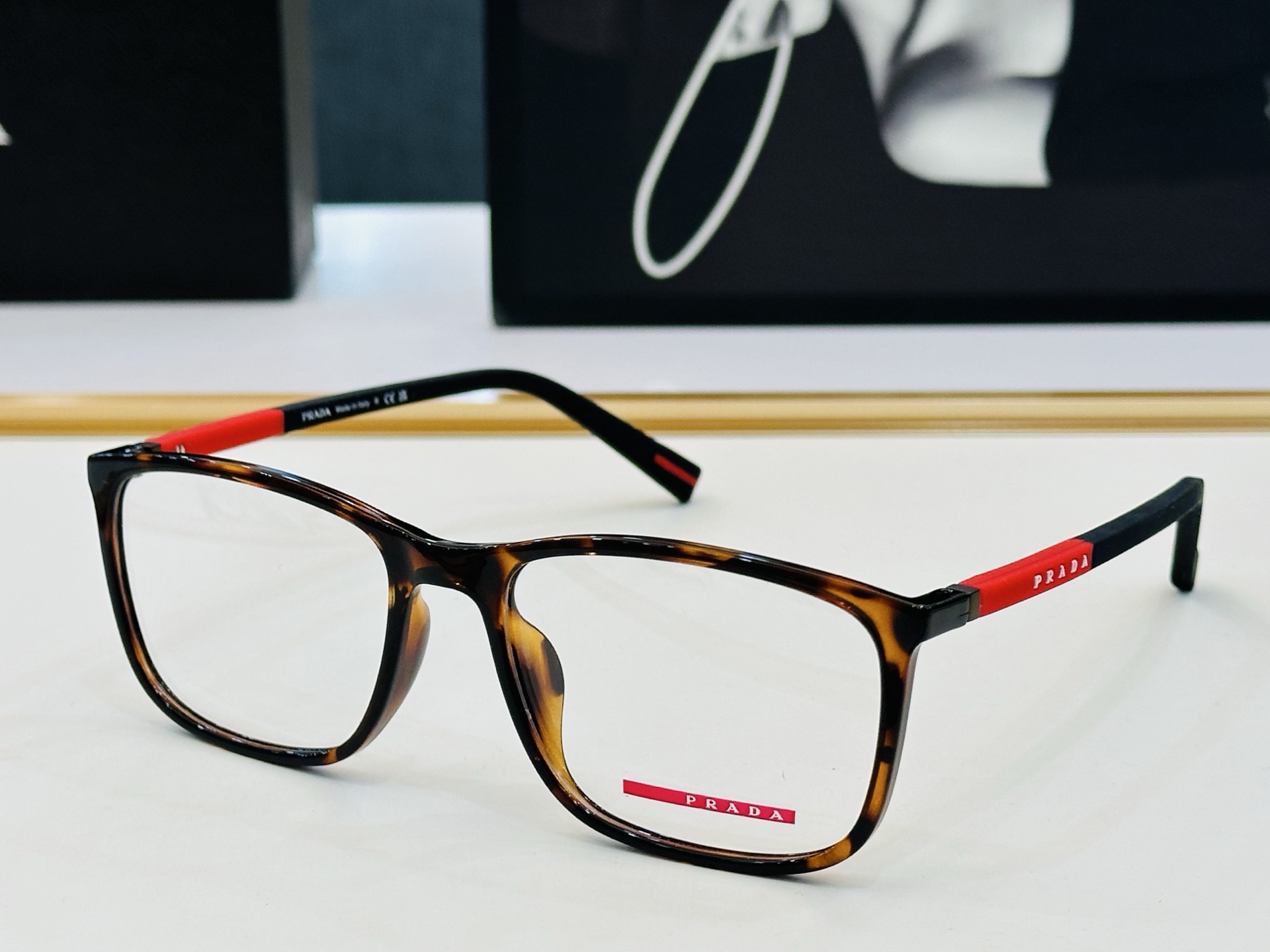 🔺PRAD*🔻普家 VPS03Q Size：55口18-145 眼镜系列堪称精湛制作 彰显独特个 W 最