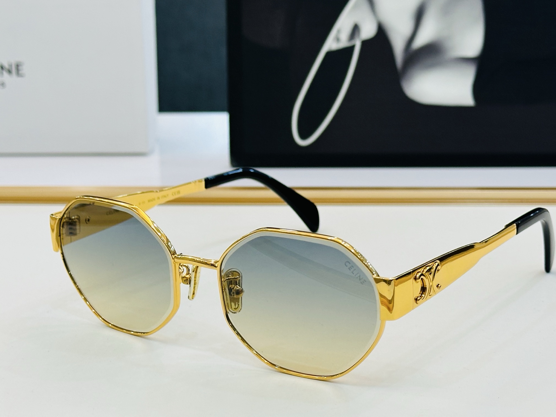 CELINE】赛琳 CL42117U Size：58口18-145 一直热销的款式，欧美风 光泽度好  