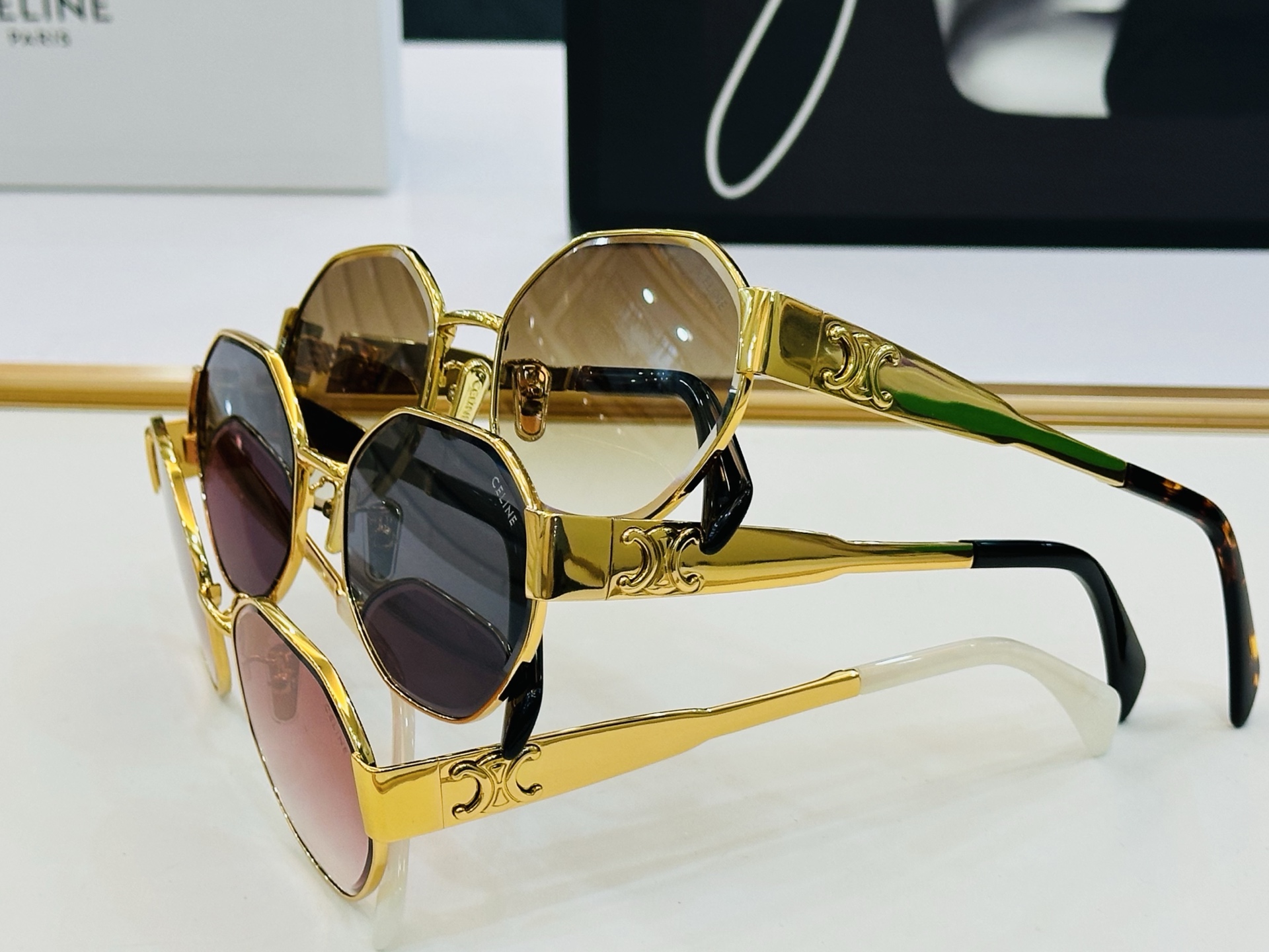 CELINE】赛琳 CL42117U Size：58口18-145 一直热销的款式，欧美风 光泽度好  