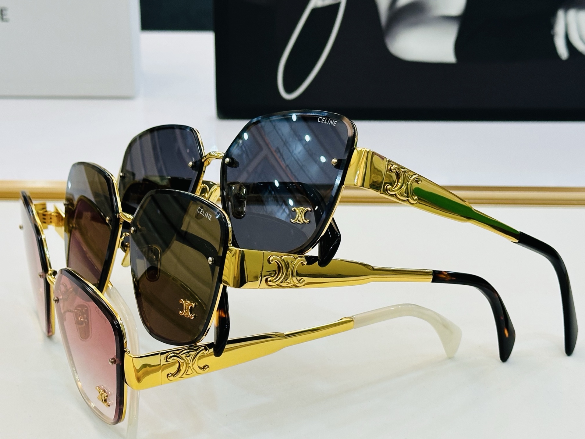CELINE】赛琳 CL42119U Size：62口14-145 一直热销的款式，欧美风 光泽度好  