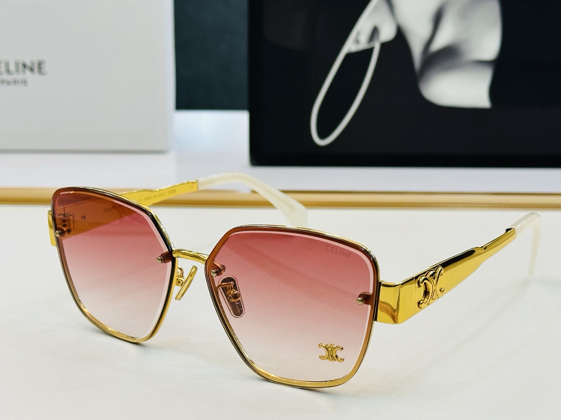 CELINE】赛琳 CL42119U Size：62口14-145 一直热销的款式，欧美风 光泽度好  