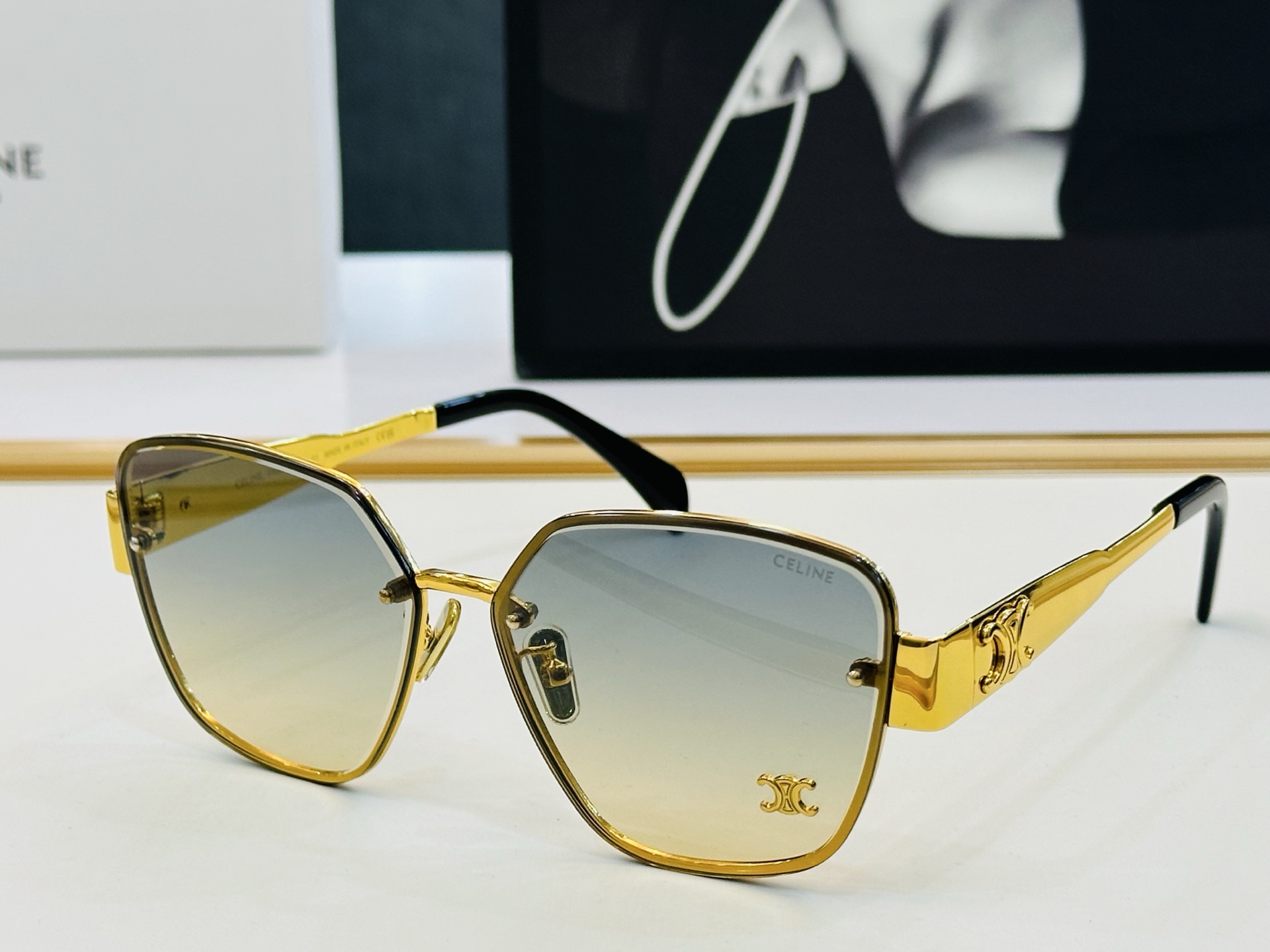CELINE】赛琳 CL42119U Size：62口14-145 一直热销的款式，欧美风 光泽度好  