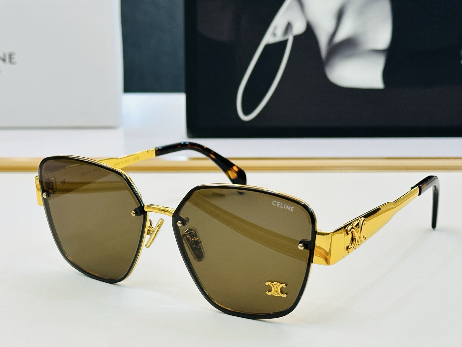 CELINE】赛琳 CL42119U Size：62口14-145 一直热销的款式，欧美风 光泽度好  