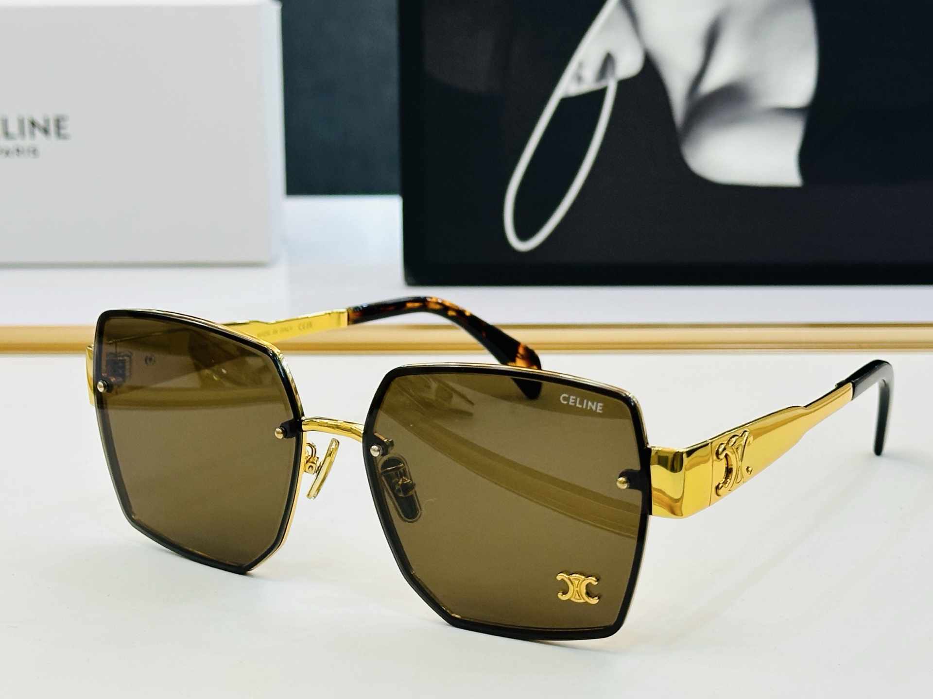 CELINE】赛琳 CL42118U Size：62口16-145 一直热销的款式，欧美风 光泽度好  