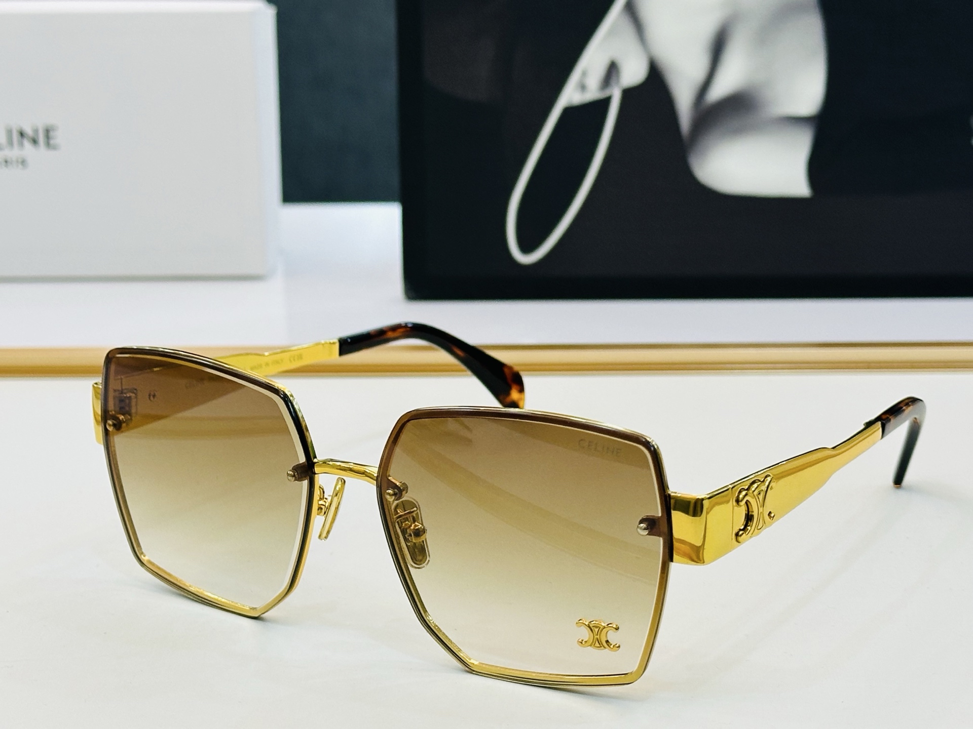 CELINE】赛琳 CL42118U Size：62口16-145 一直热销的款式，欧美风 光泽度好  