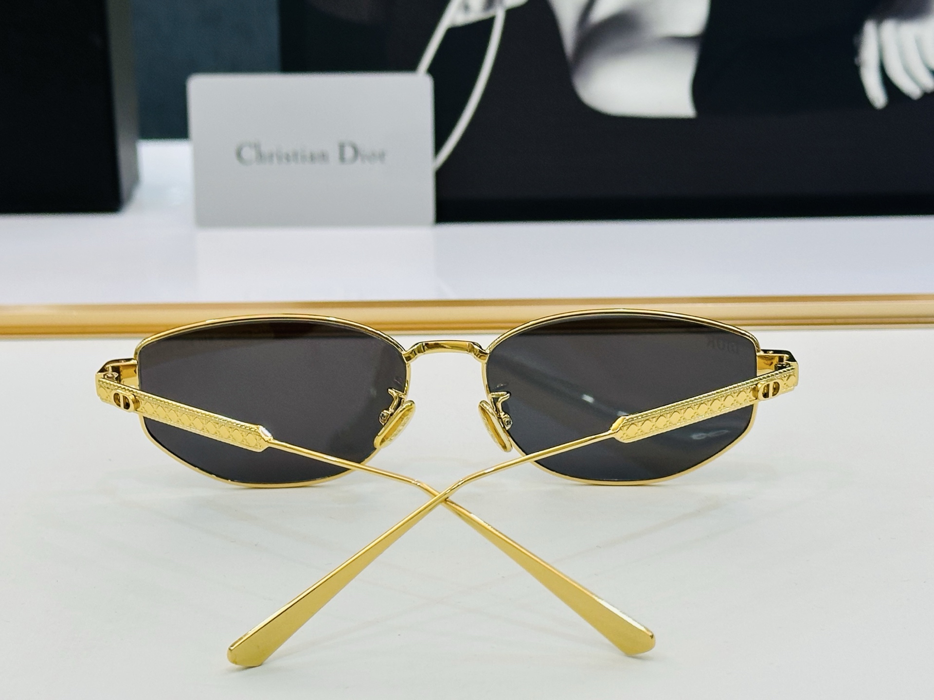 🔻🔻🔻DIO* 迪家 B1U Size：57口14-140   春夏款墨镜 😎🔆。。搭配镜腿精致 B官网
