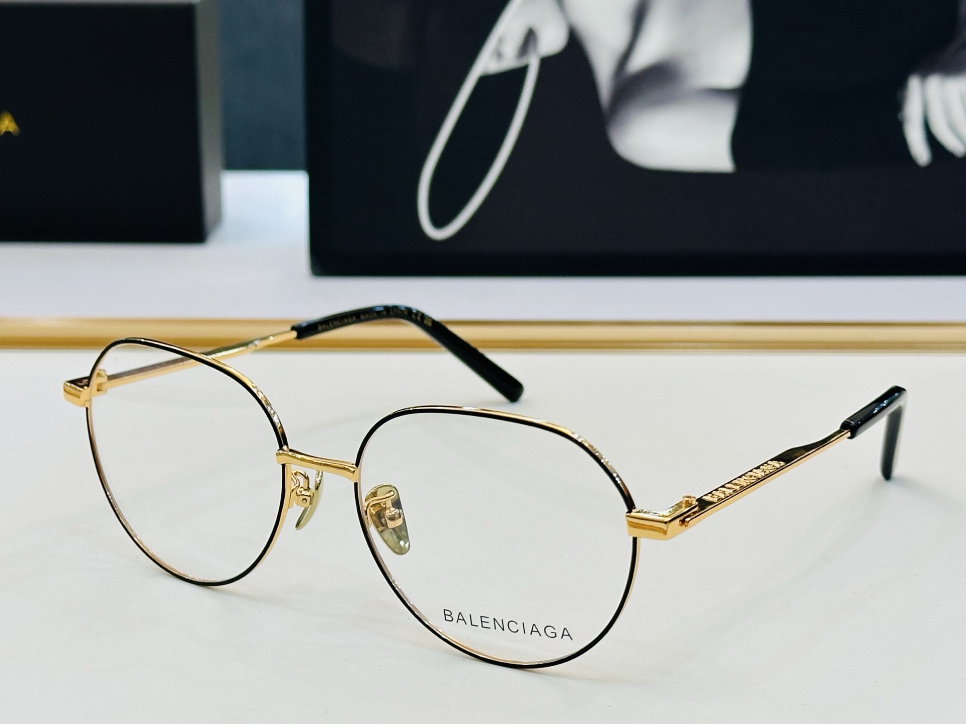 BALENCIAGA巴黎世家 最新 版型很特别的设计 BB0168 Size 56口17-145 XL品
