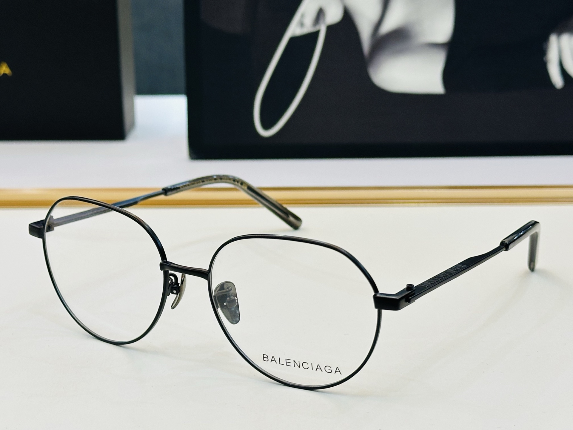 BALENCIAGA巴黎世家 最新 版型很特别的设计 BB0168 Size 56口17-145 XL品