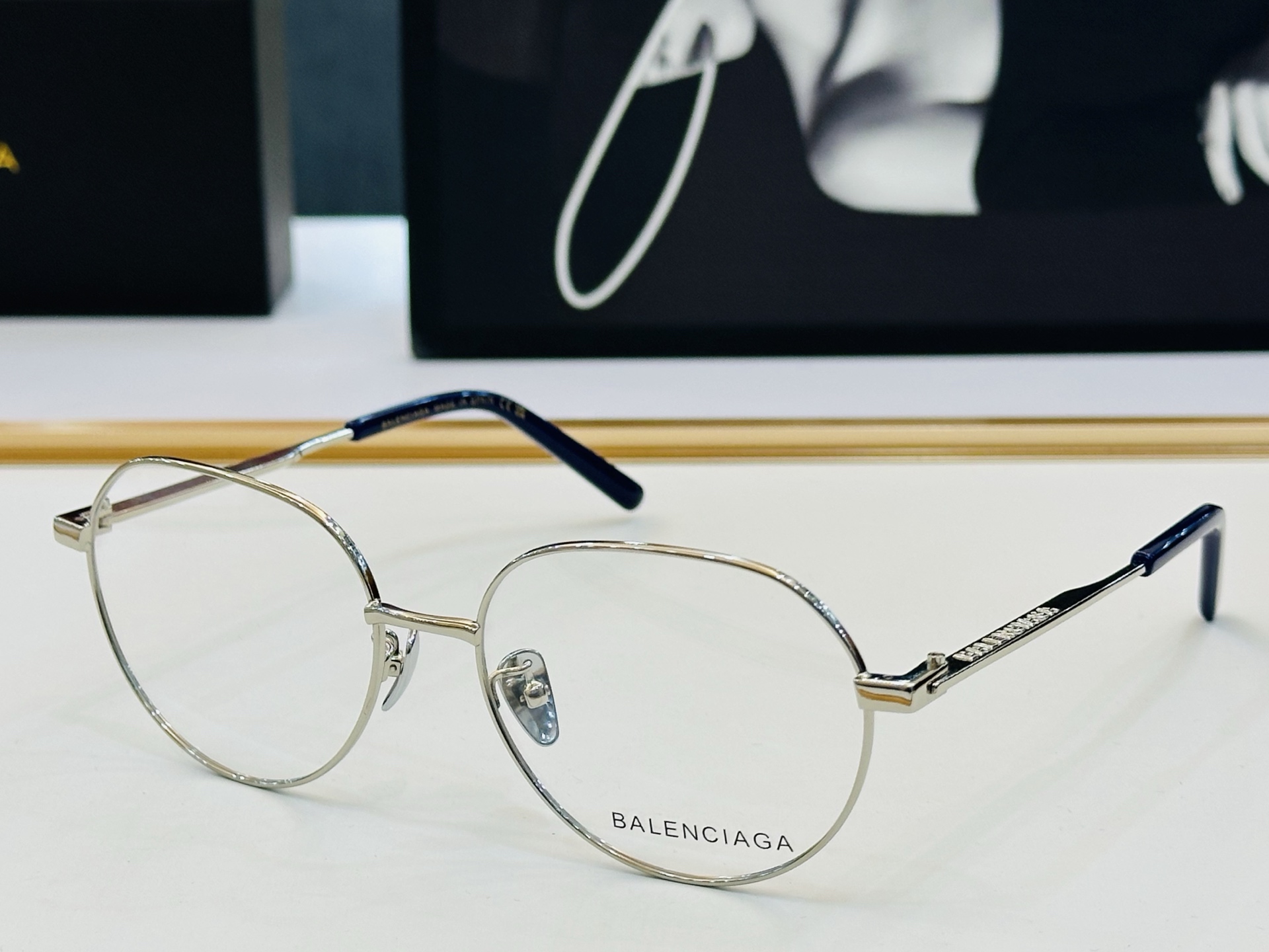 BALENCIAGA巴黎世家 最新 版型很特别的设计 BB0168 Size 56口17-145 XL品