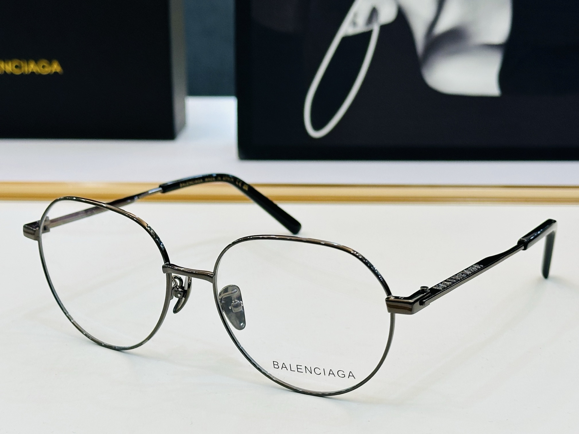 BALENCIAGA巴黎世家 最新 版型很特别的设计 BB0168 Size 56口17-145 XL品