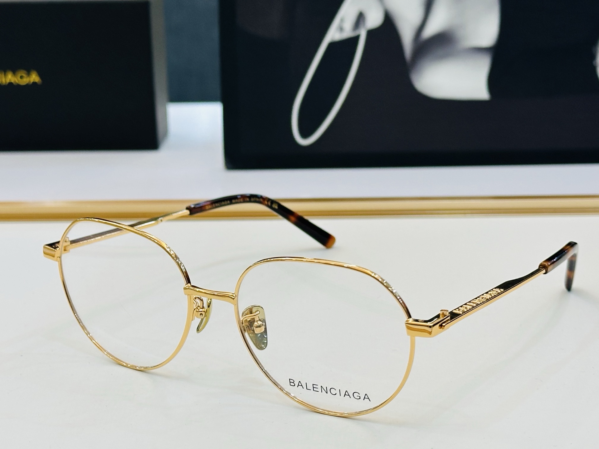 BALENCIAGA巴黎世家 最新 版型很特别的设计 BB0168 Size 56口17-145 XL品