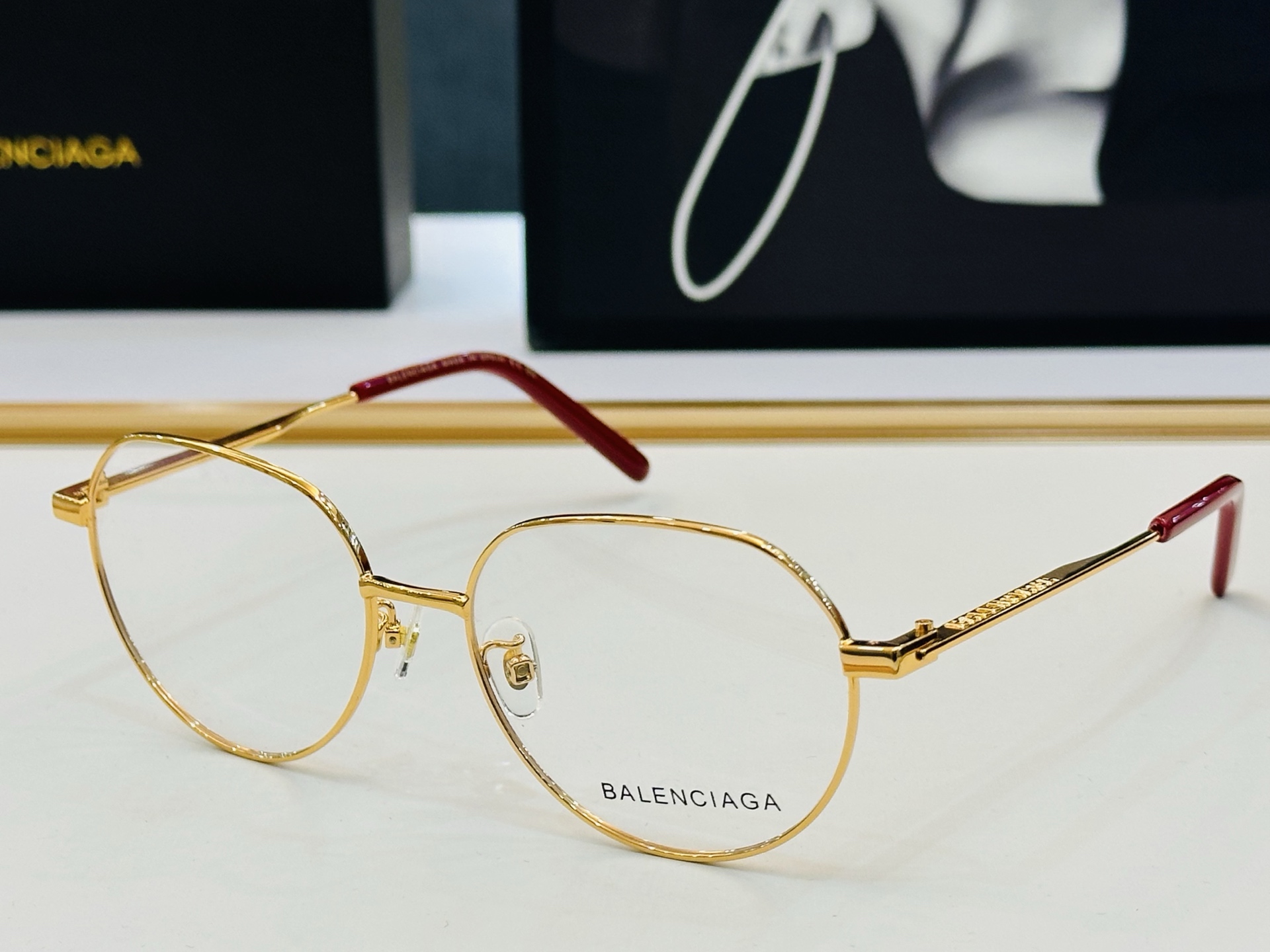 BALENCIAGA巴黎世家 最新 版型很特别的设计 BB0168 Size 56口17-145 XL品