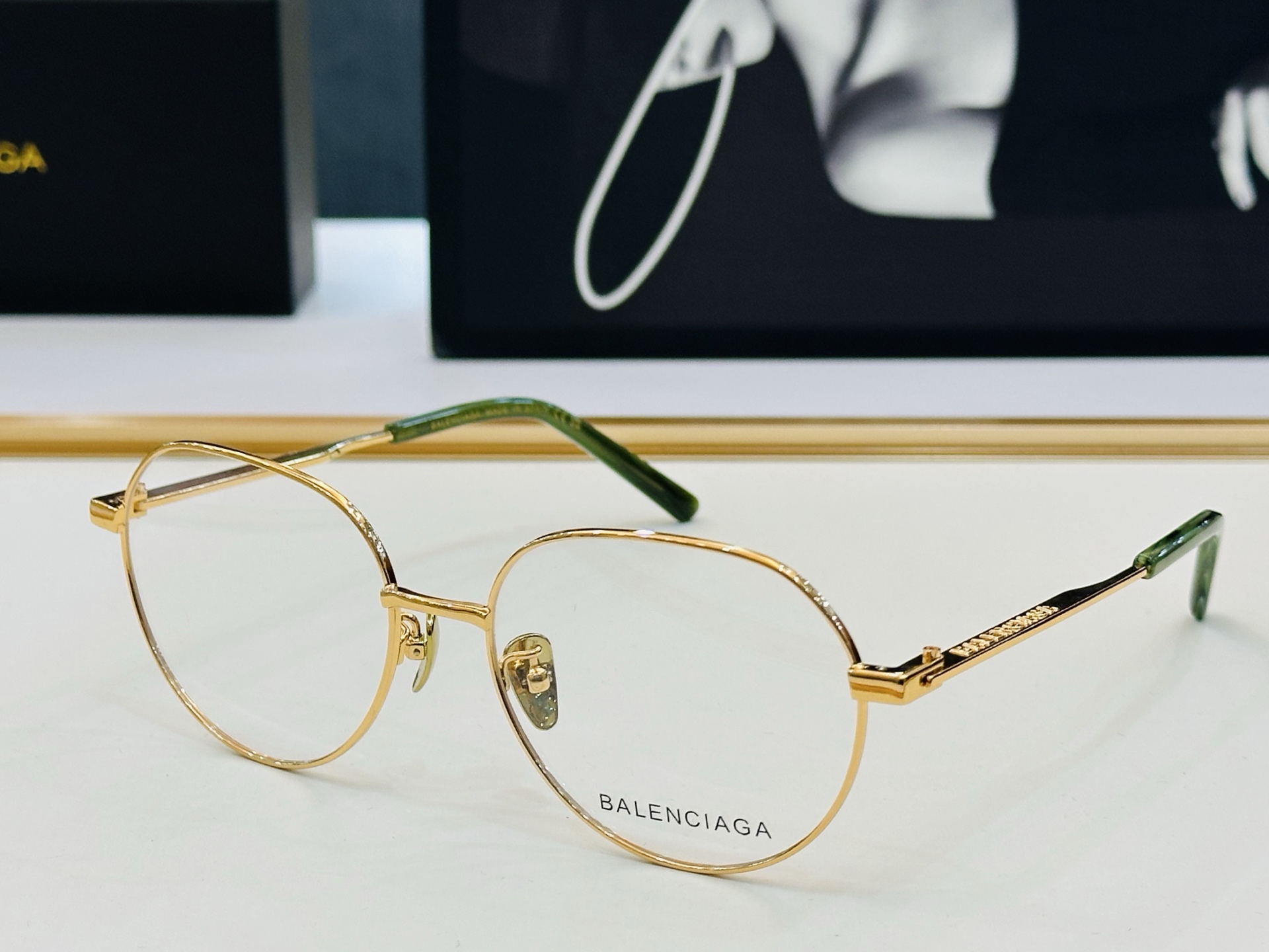 BALENCIAGA巴黎世家 最新 版型很特别的设计 BB0168 Size 56口17-145 XL品