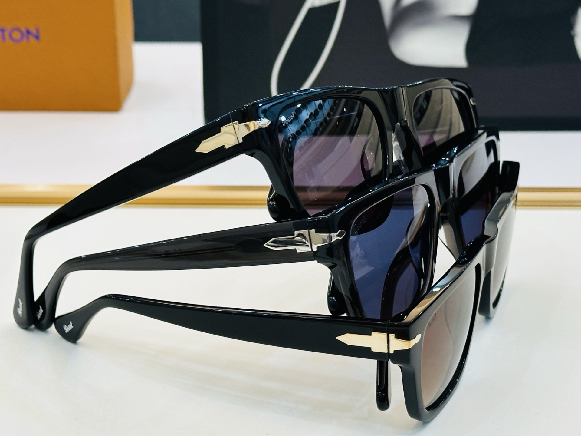 Persol❤️🔺MODEL：PO3348-S  ❤️SIZE：54口21-145 板材框  C太阳镜 