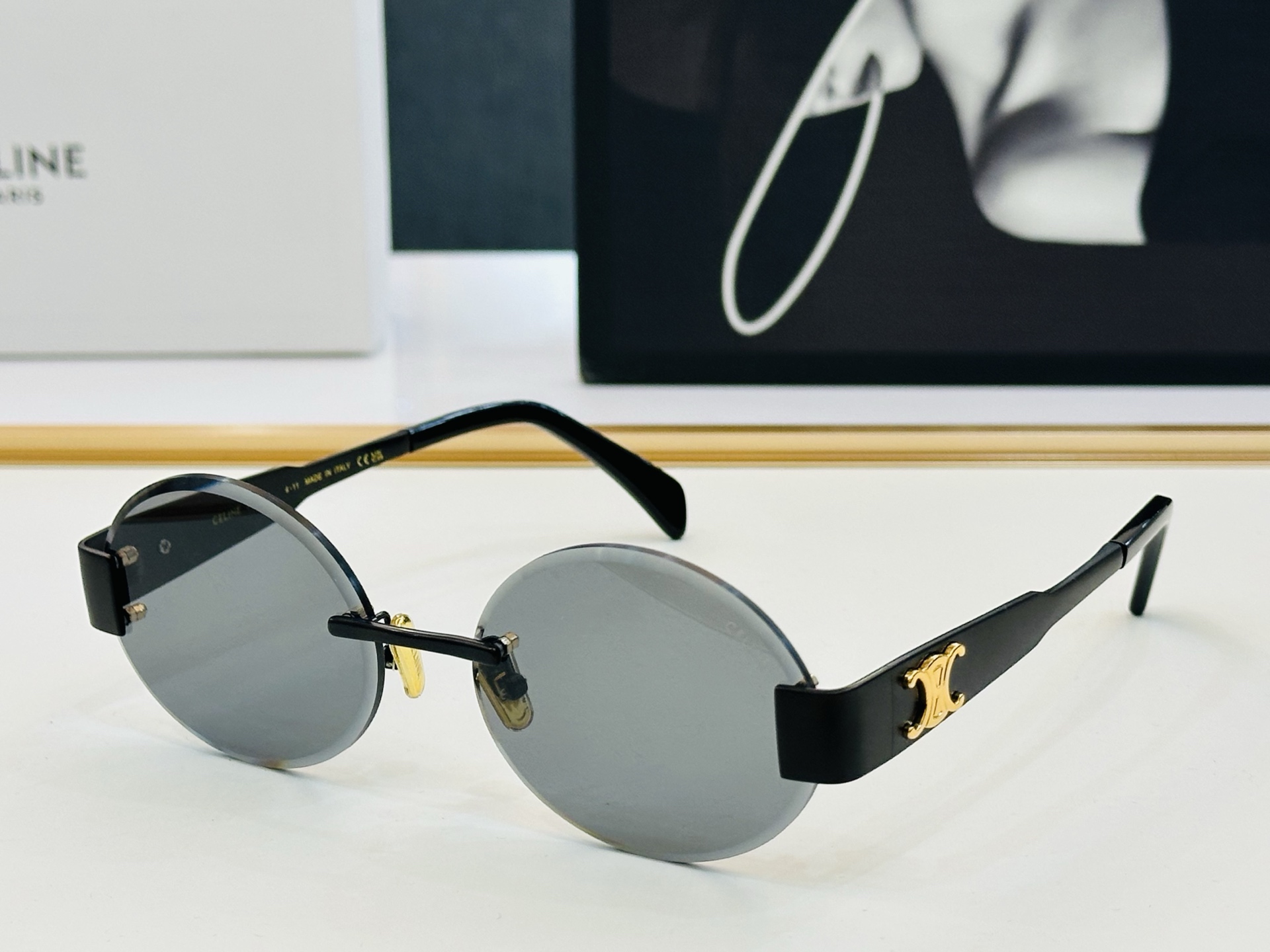 CELINE】赛琳 CL42121U Size：56口17-142  一直热销的款式，欧美风 光泽度好 