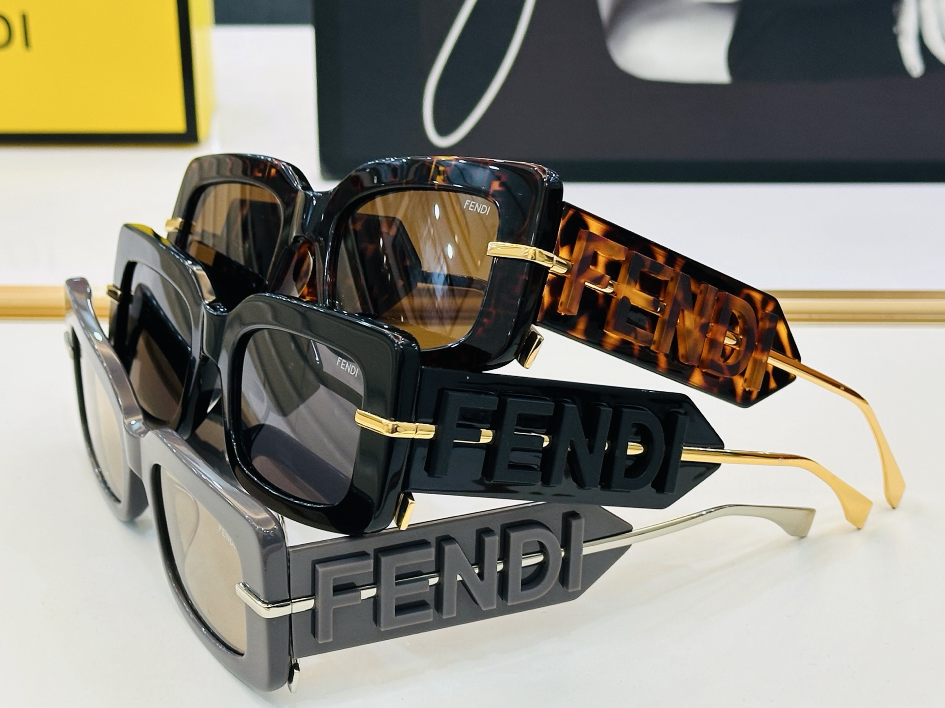 FEND* 芬家 FOL085  Size：52口21-145 👍👍标新立异 👄👄X适合各种脸型 