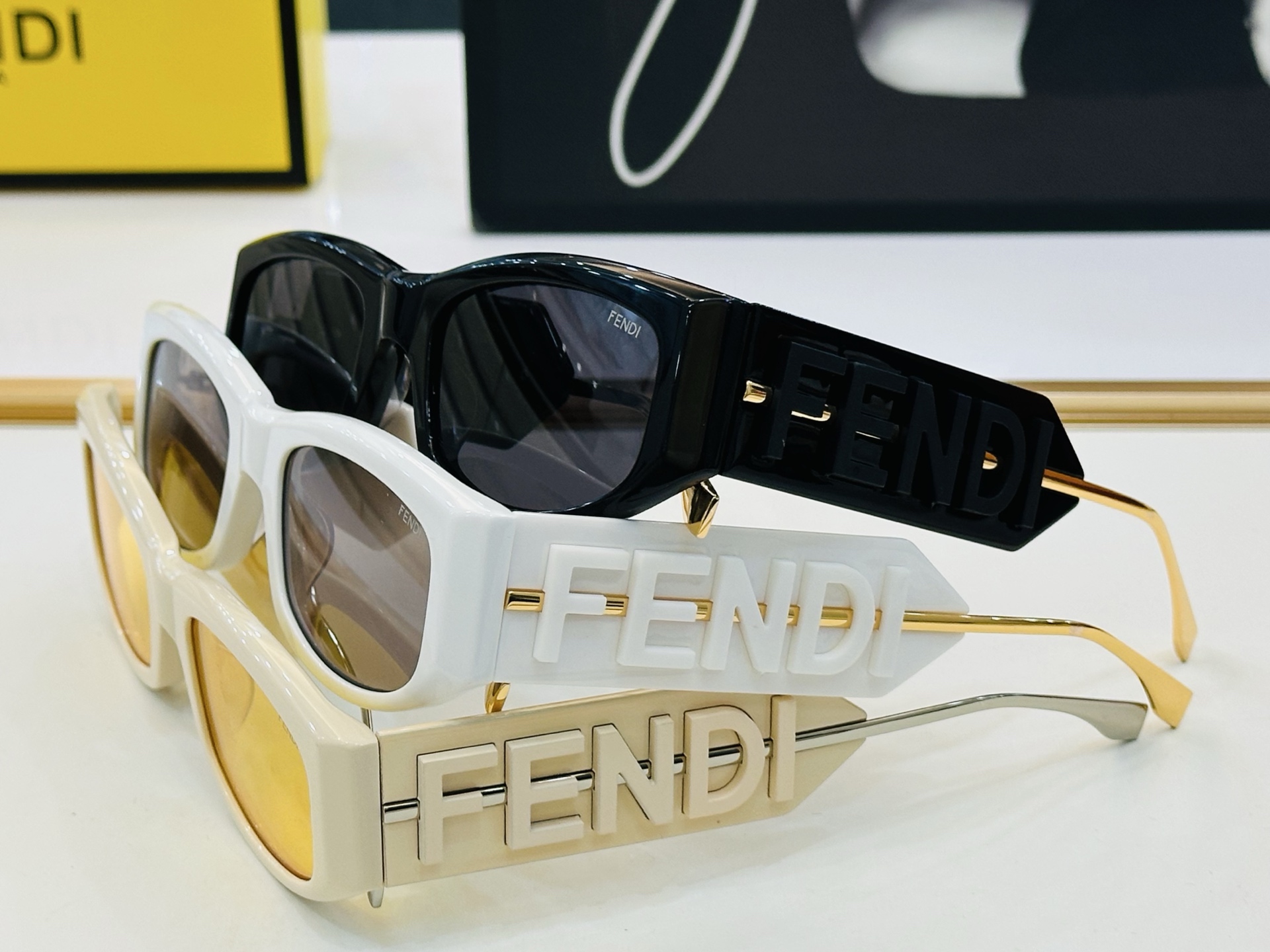 FEND* 芬家 FE4087 Size：55口21-145 👍👍标新立异 👄👄X适合各种脸型 