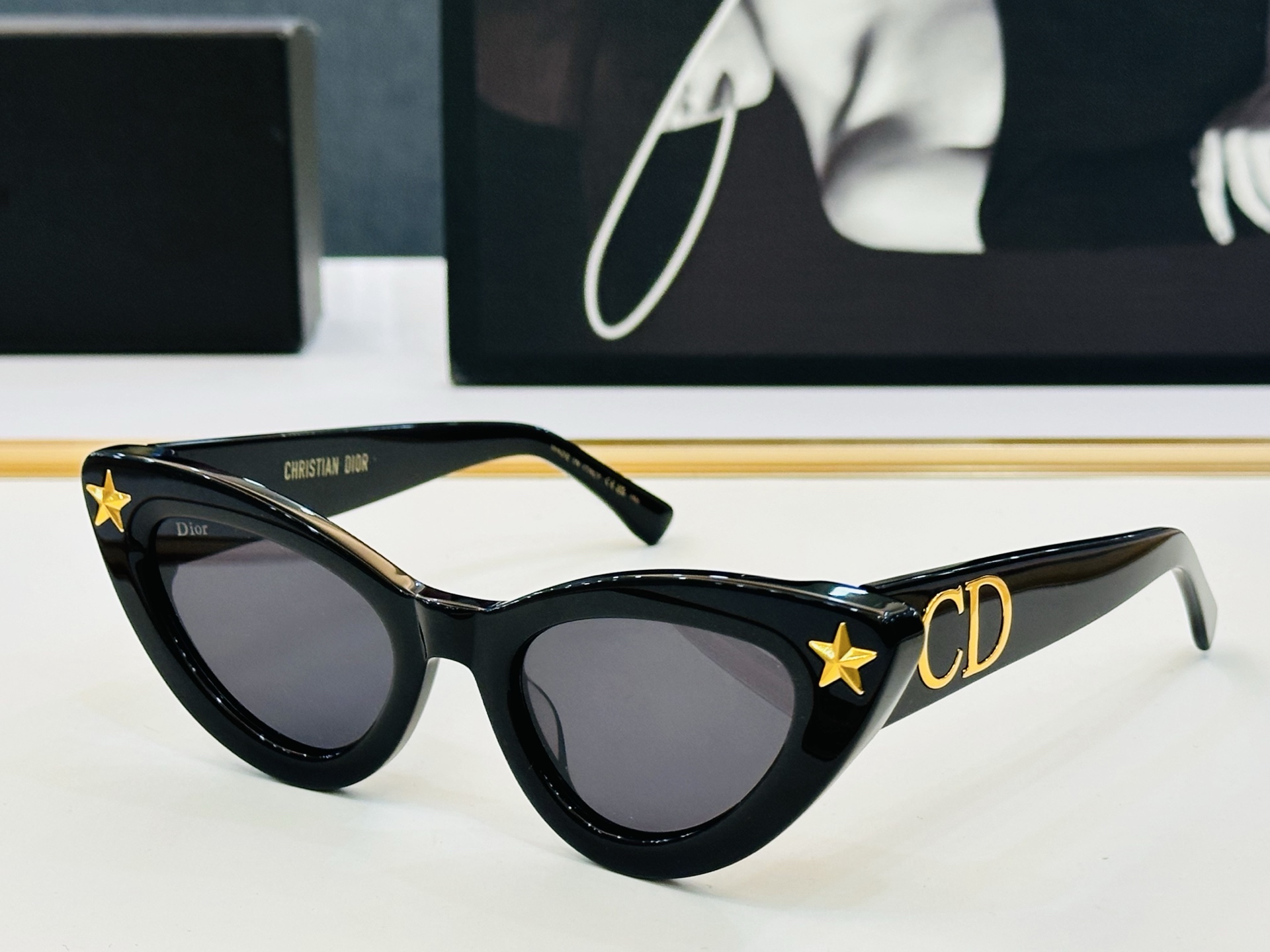 NO:363393,DIO* CDICon 15UCR Dijia Size52 22-142 spring and summer sunglasses with exquisite accessories in temples K official website model with excellent quality glasses sunglasses, glasses, dior, dior19860909DIO* CDICon 15UCR 迪家 Size52口22-142 春夏款墨镜 搭配镜腿精致配饰 K官网款 质量上佳 眼镜墨镜太阳镜,眼镜,dior,dior,glasses