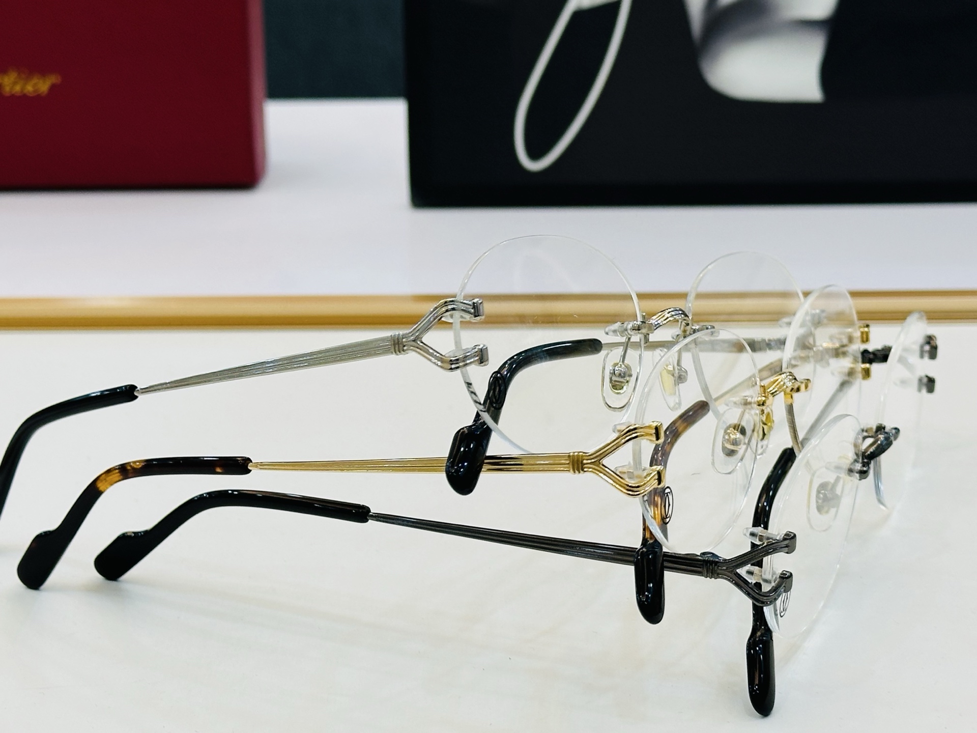 Cartie* 卡家 太阳镜 CT0593S Size：55口18-145 电镀工艺精湛气质十足！Z男女