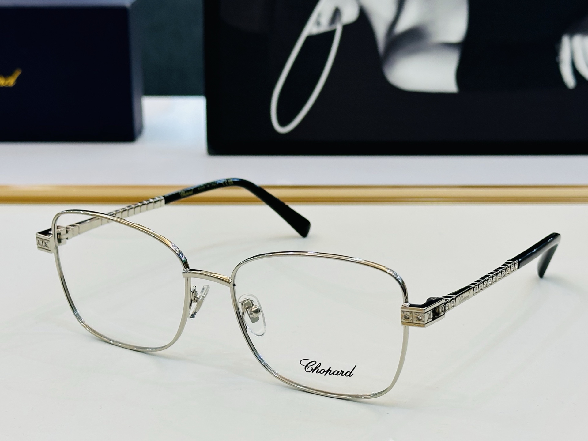 原版 ChoPard肖邦 MODEL VCHL441LS Size：58口17-143   以现代时尚的