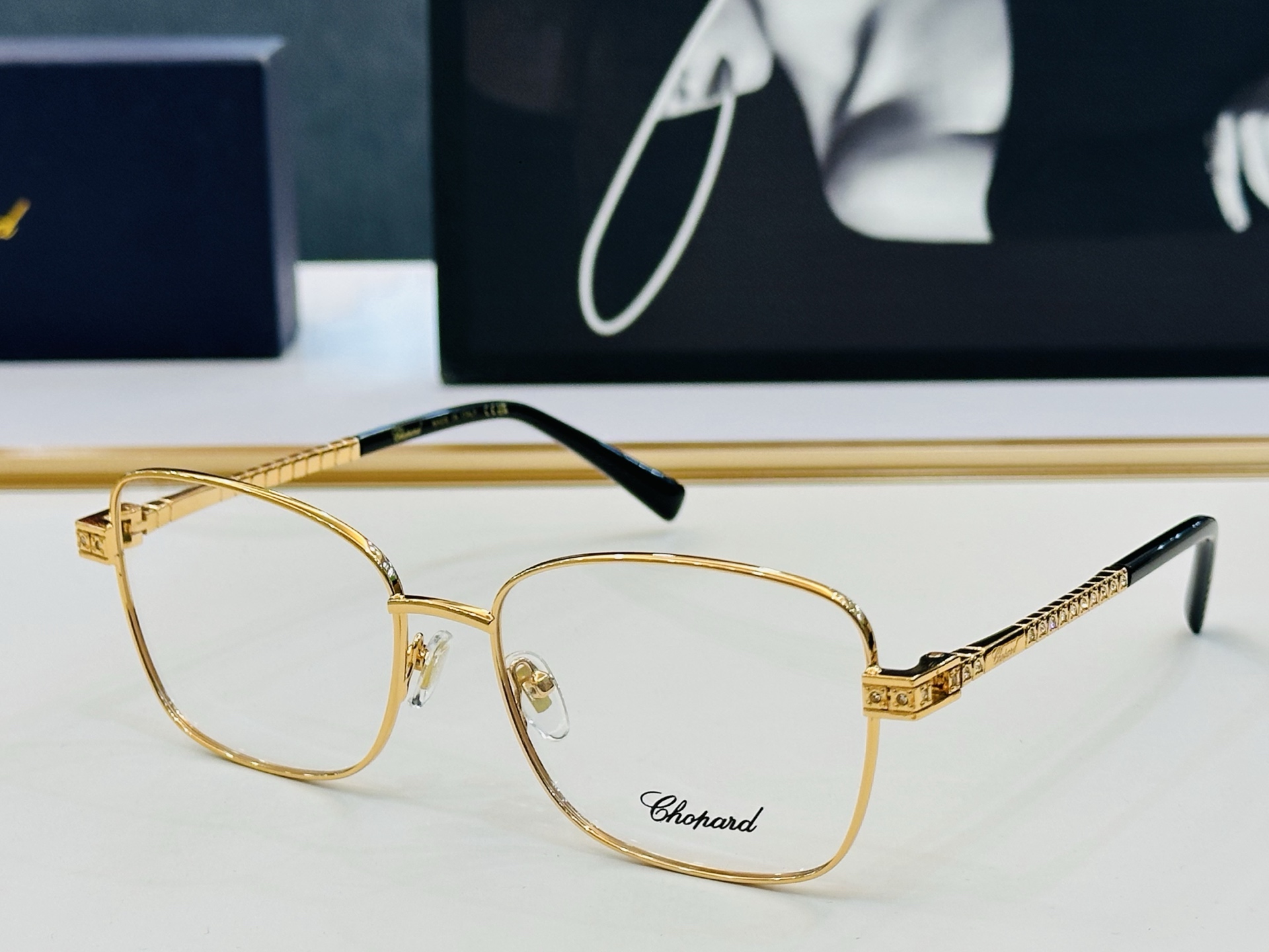 原版 ChoPard肖邦 MODEL VCHL441LS Size：58口17-143   以现代时尚的