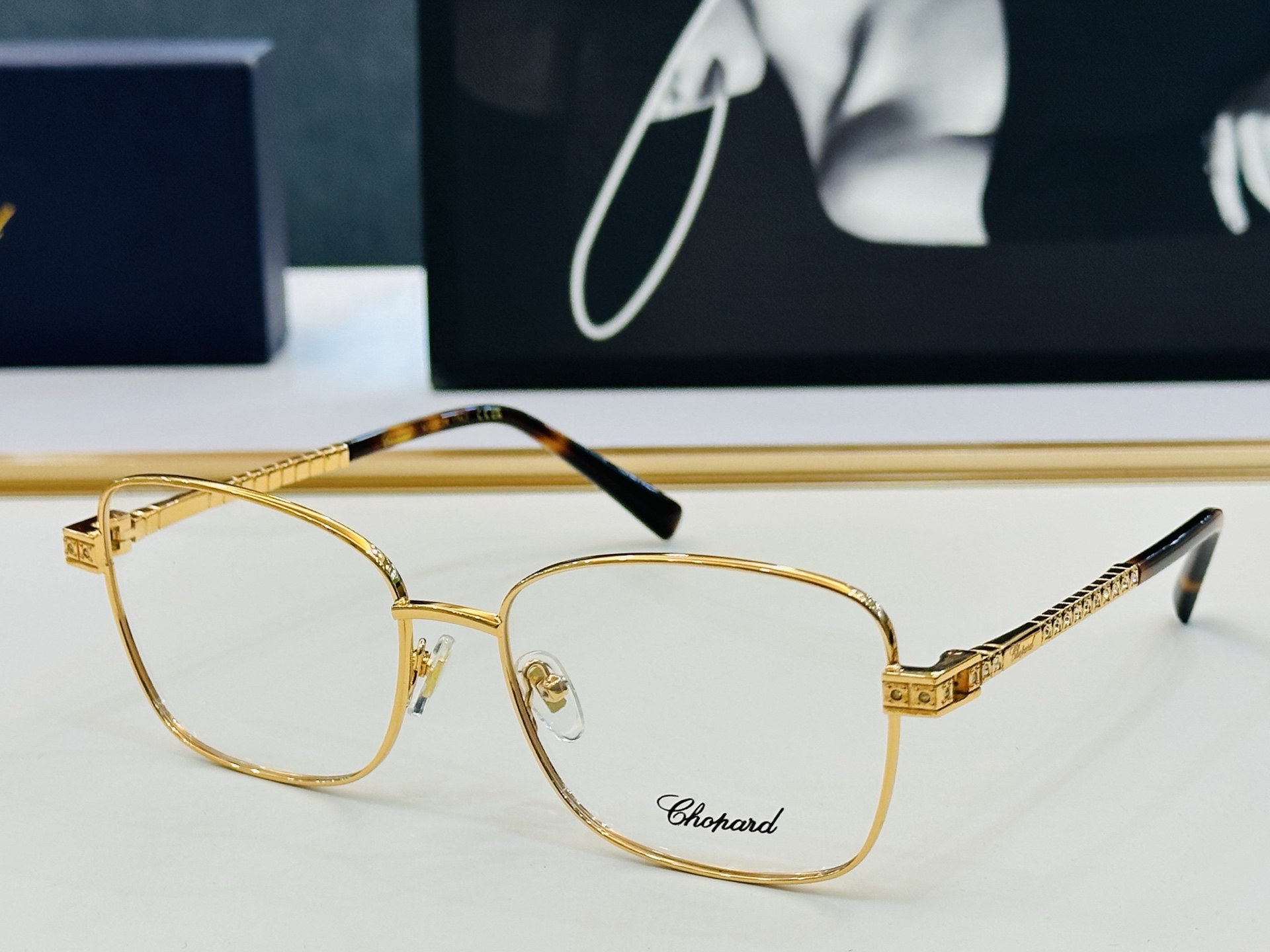 原版 ChoPard肖邦 MODEL VCHL441LS Size：58口17-143   以现代时尚的
