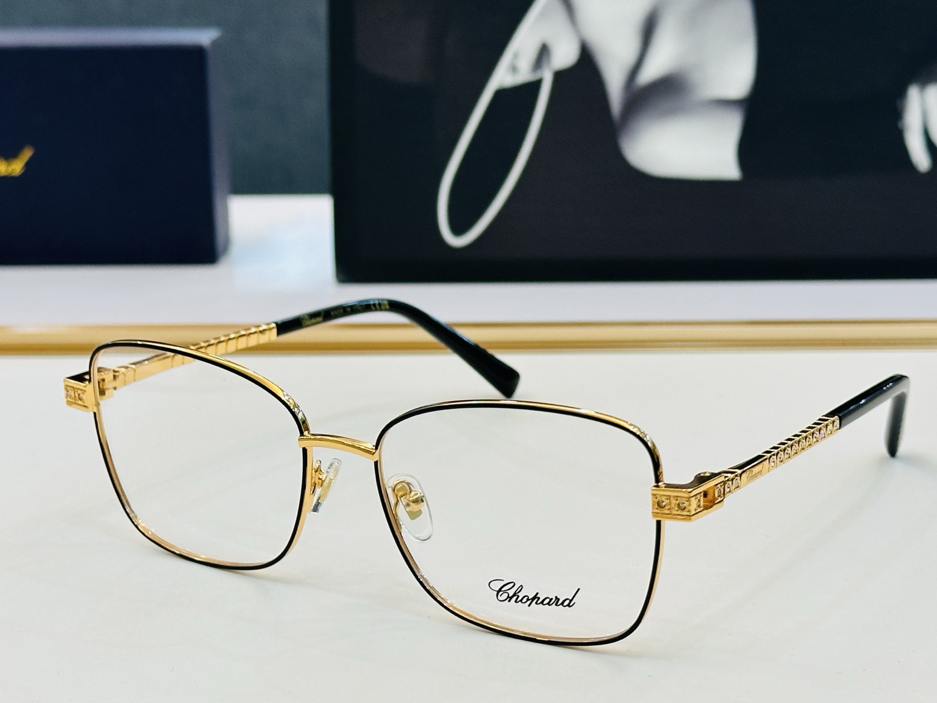 原版 ChoPard肖邦 MODEL VCHL441LS Size：58口17-143   以现代时尚的