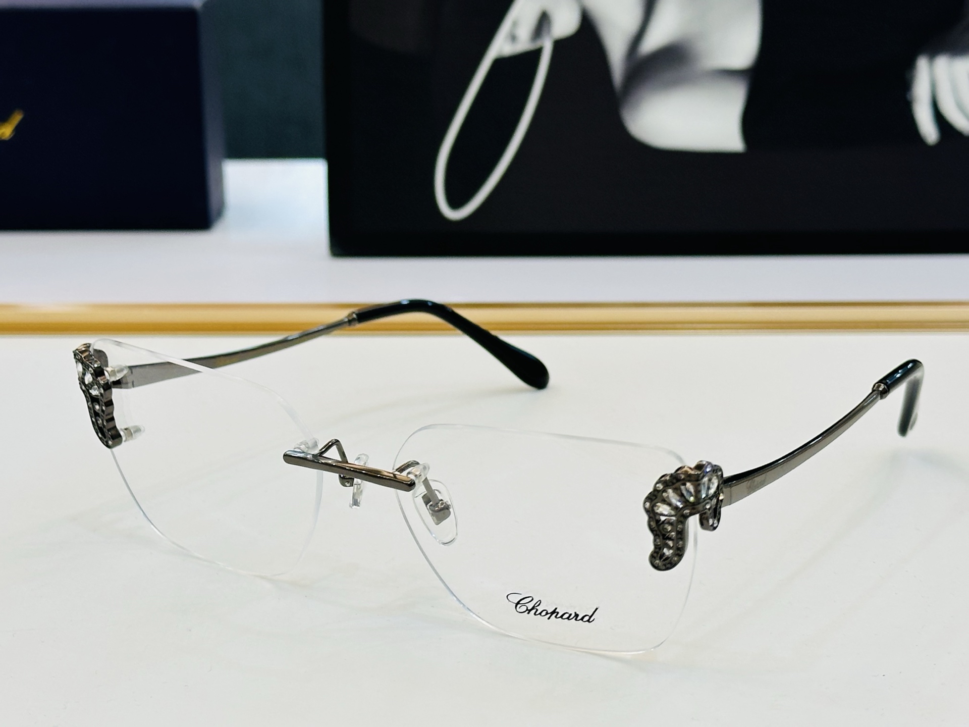 原版 ChoPard肖邦 MODEL VCHL435LS Size：61口17-145 以现代时尚的设计