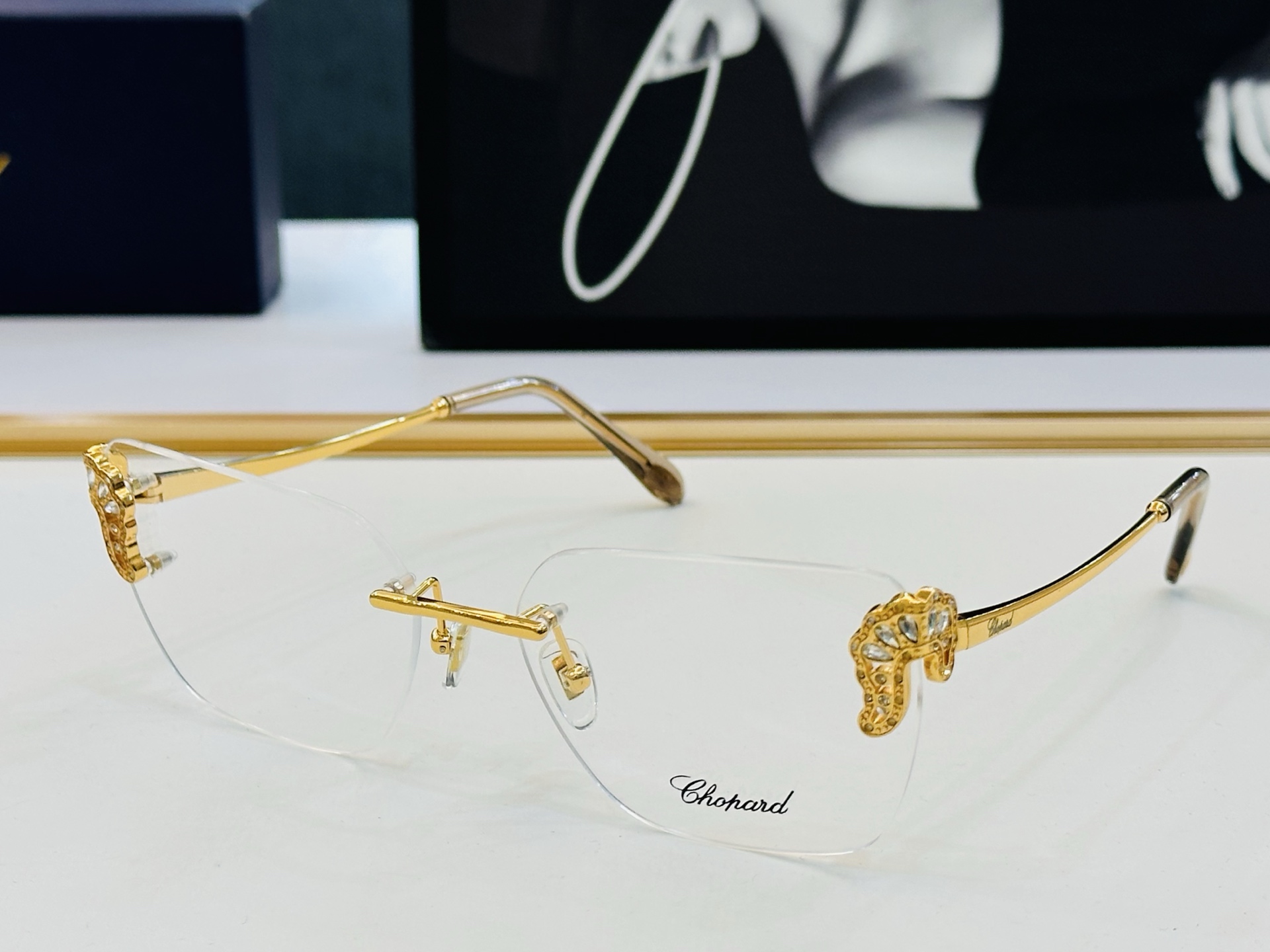 原版 ChoPard肖邦 MODEL VCHL435LS Size：61口17-145 以现代时尚的设计