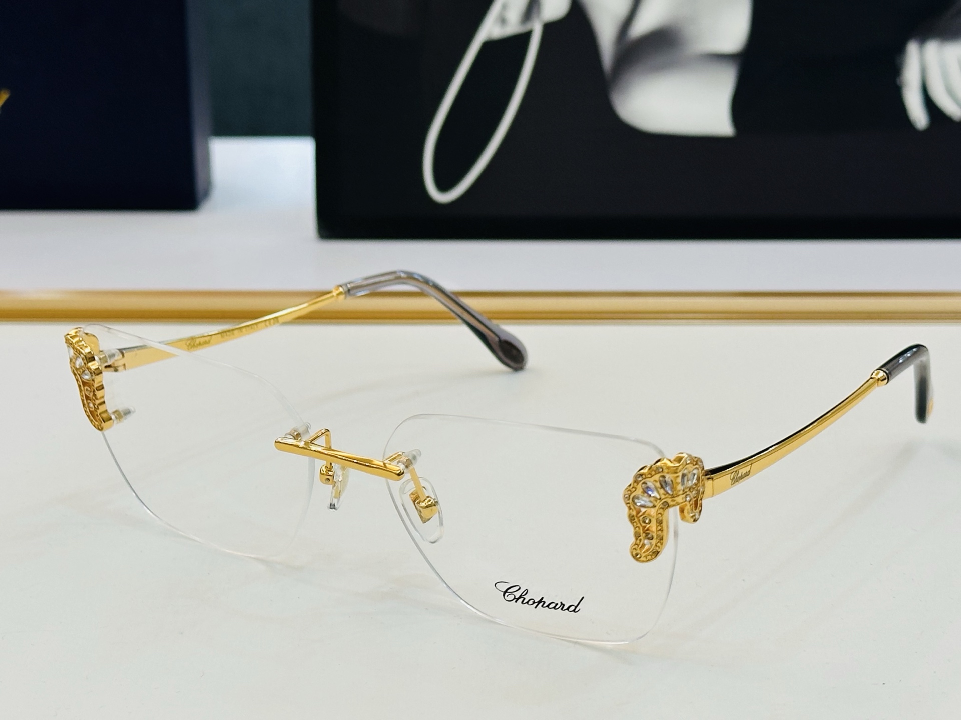 原版 ChoPard肖邦 MODEL VCHL435LS Size：61口17-145 以现代时尚的设计