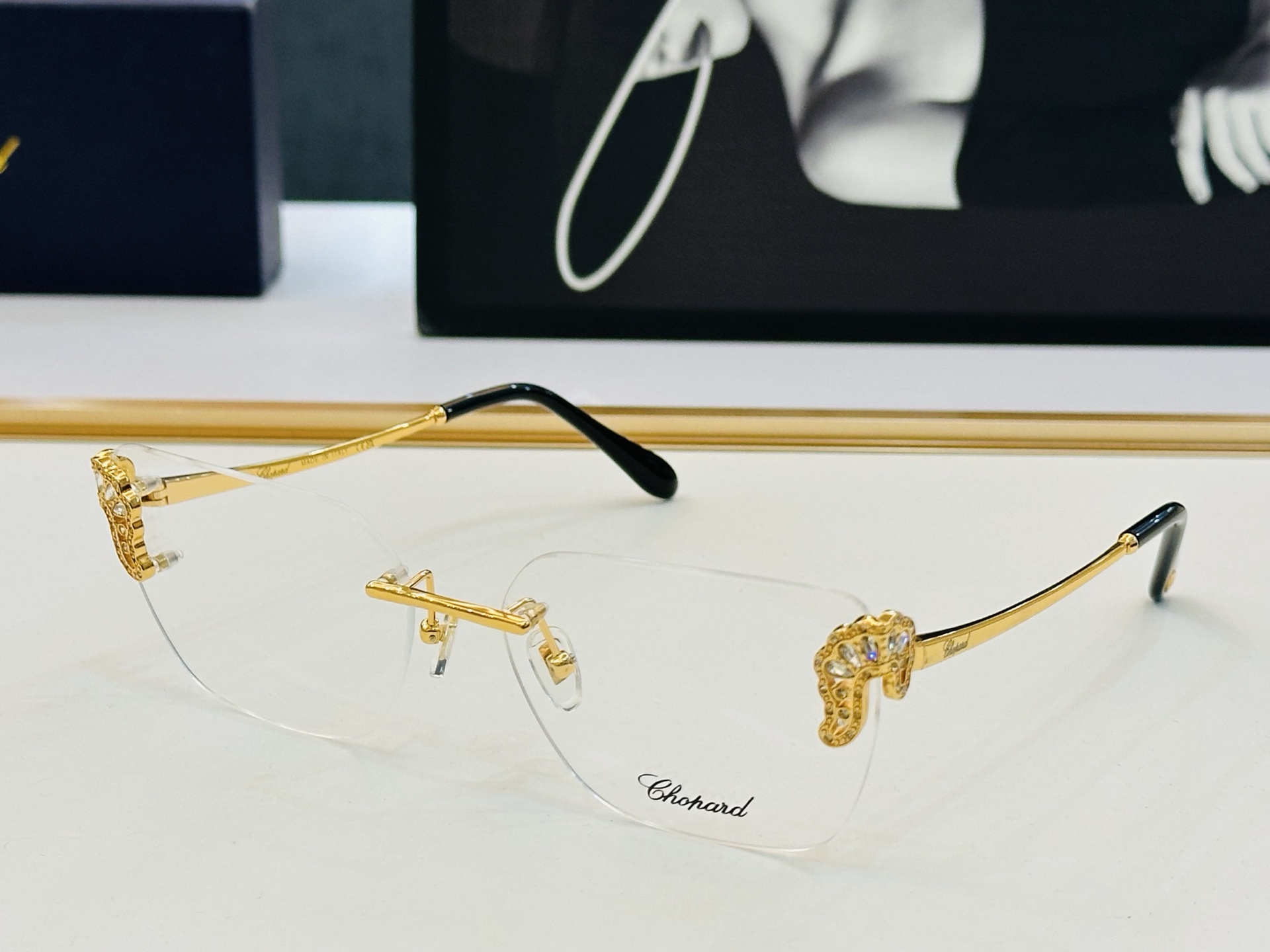 原版 ChoPard肖邦 MODEL VCHL435LS Size：61口17-145 以现代时尚的设计