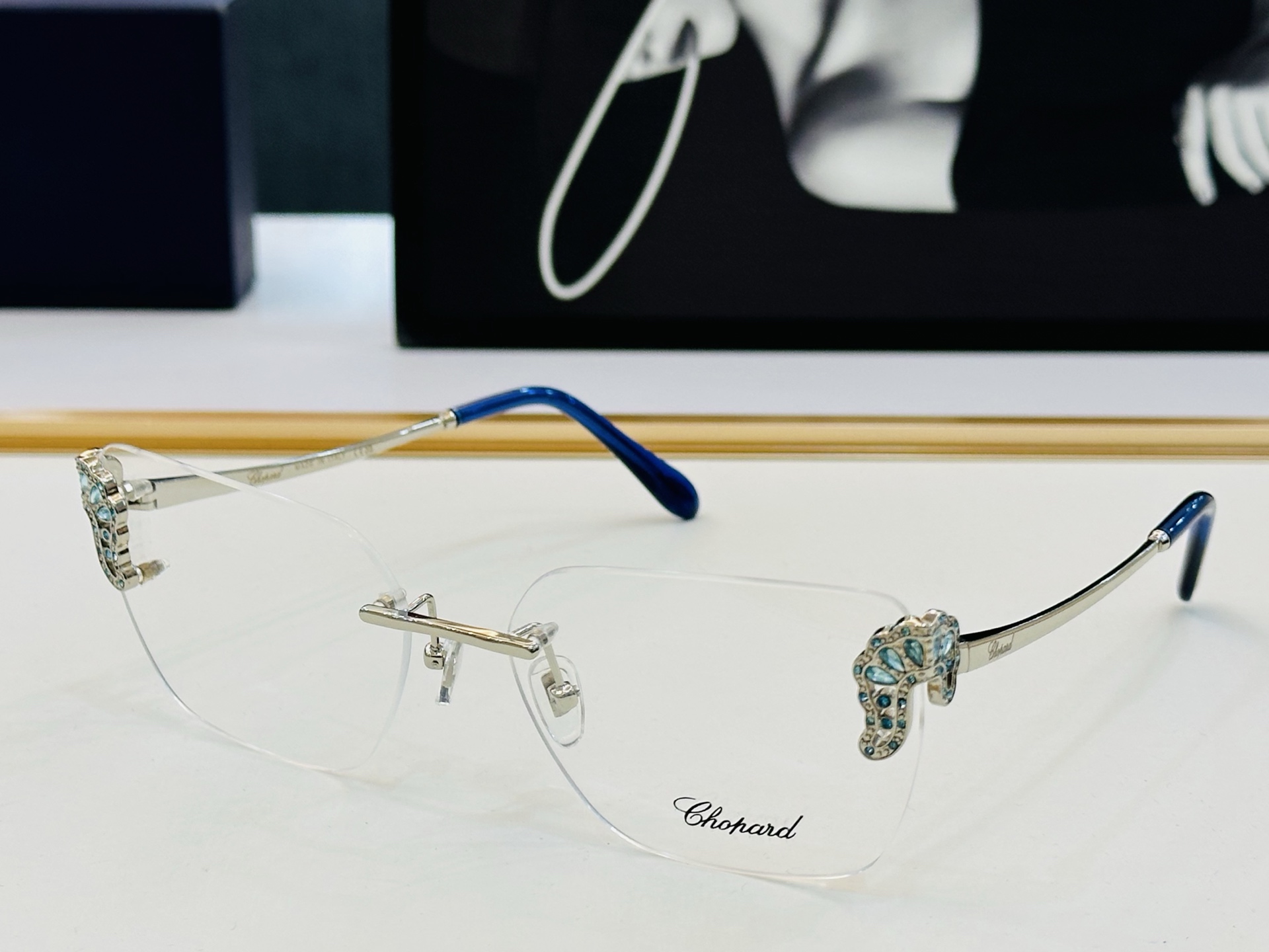 原版 ChoPard肖邦 MODEL VCHL435LS Size：61口17-145 以现代时尚的设计