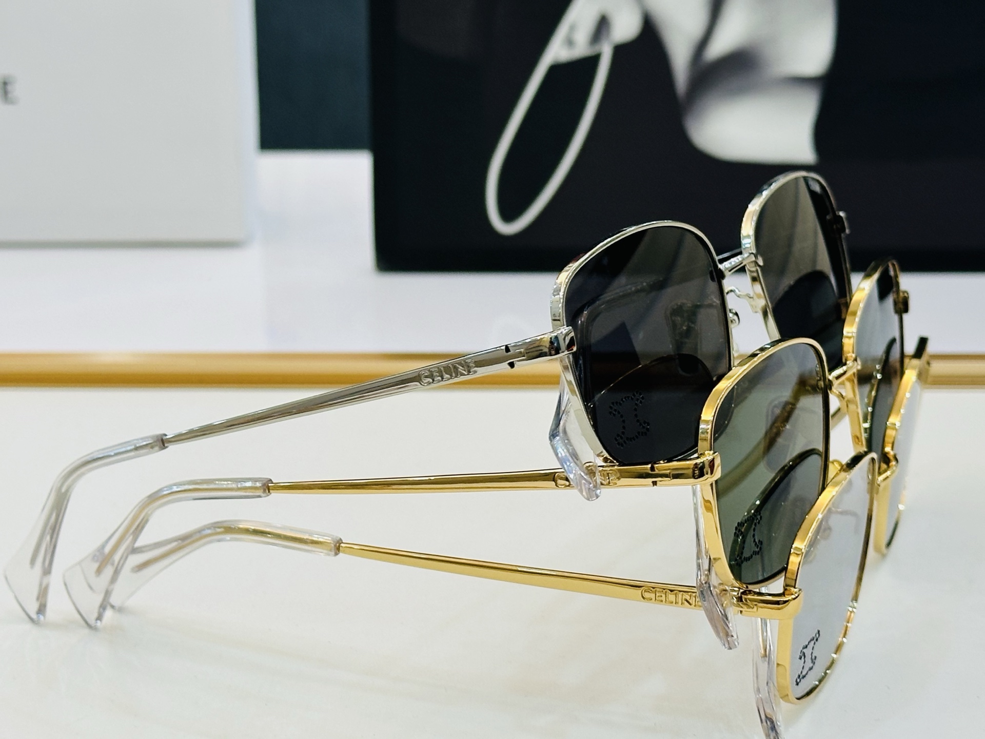【CELINE】赛琳 CL42113U Size：57口17-147    一直热销的款式 欧美风 光泽
