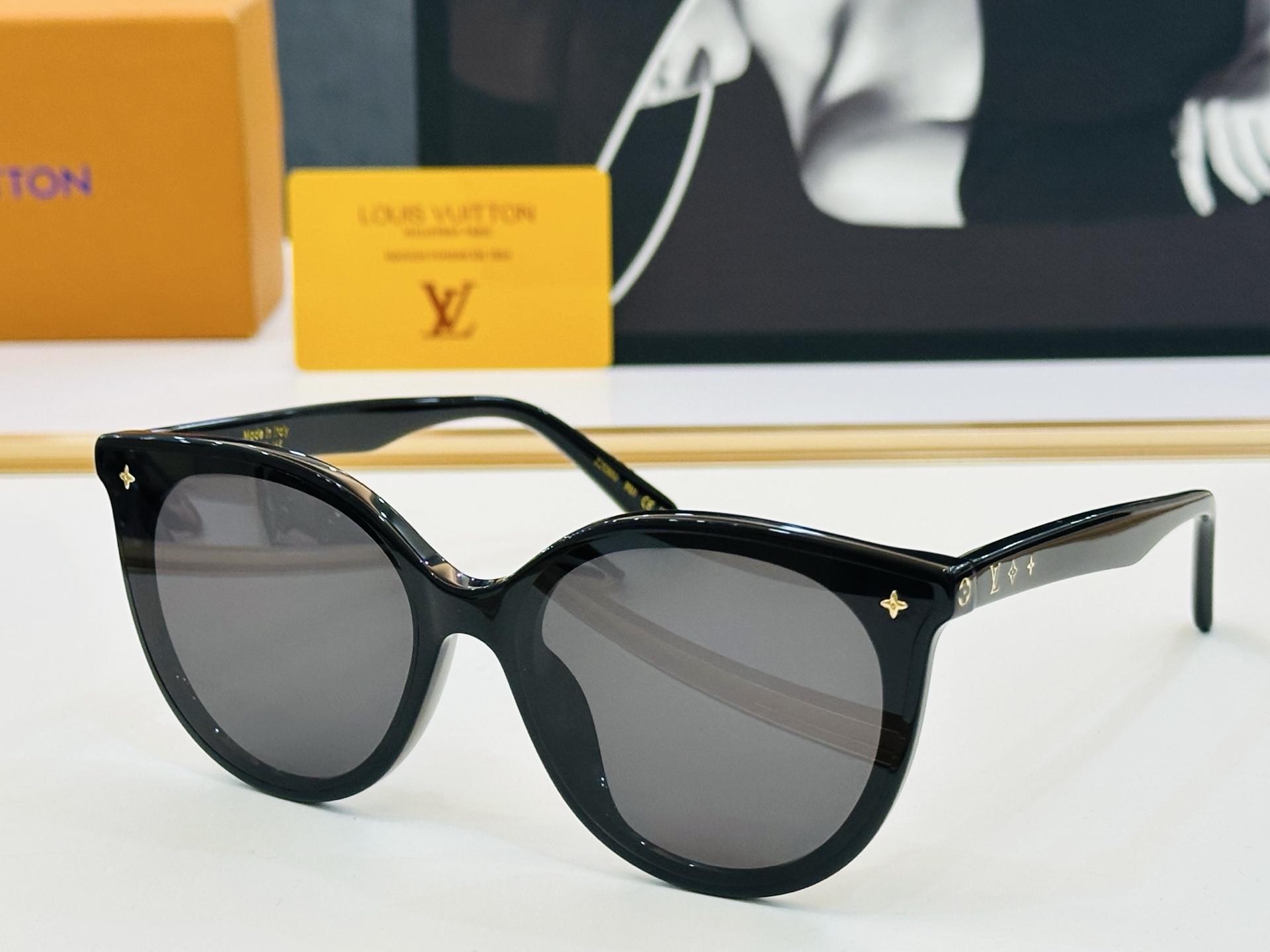 NO:365291,Louis Z2130U Size63 17-140 Vibrant Shows unique personality Shows you B High quality Glasses Sunglasses Sunglasses, Glasses, louis vuitton19860909路易家 Z2130U Size63口17-140 充满活力的 展现独特个性展现大气的你 B高品质 眼镜墨镜太阳镜,眼镜,louis vuitton,glasses