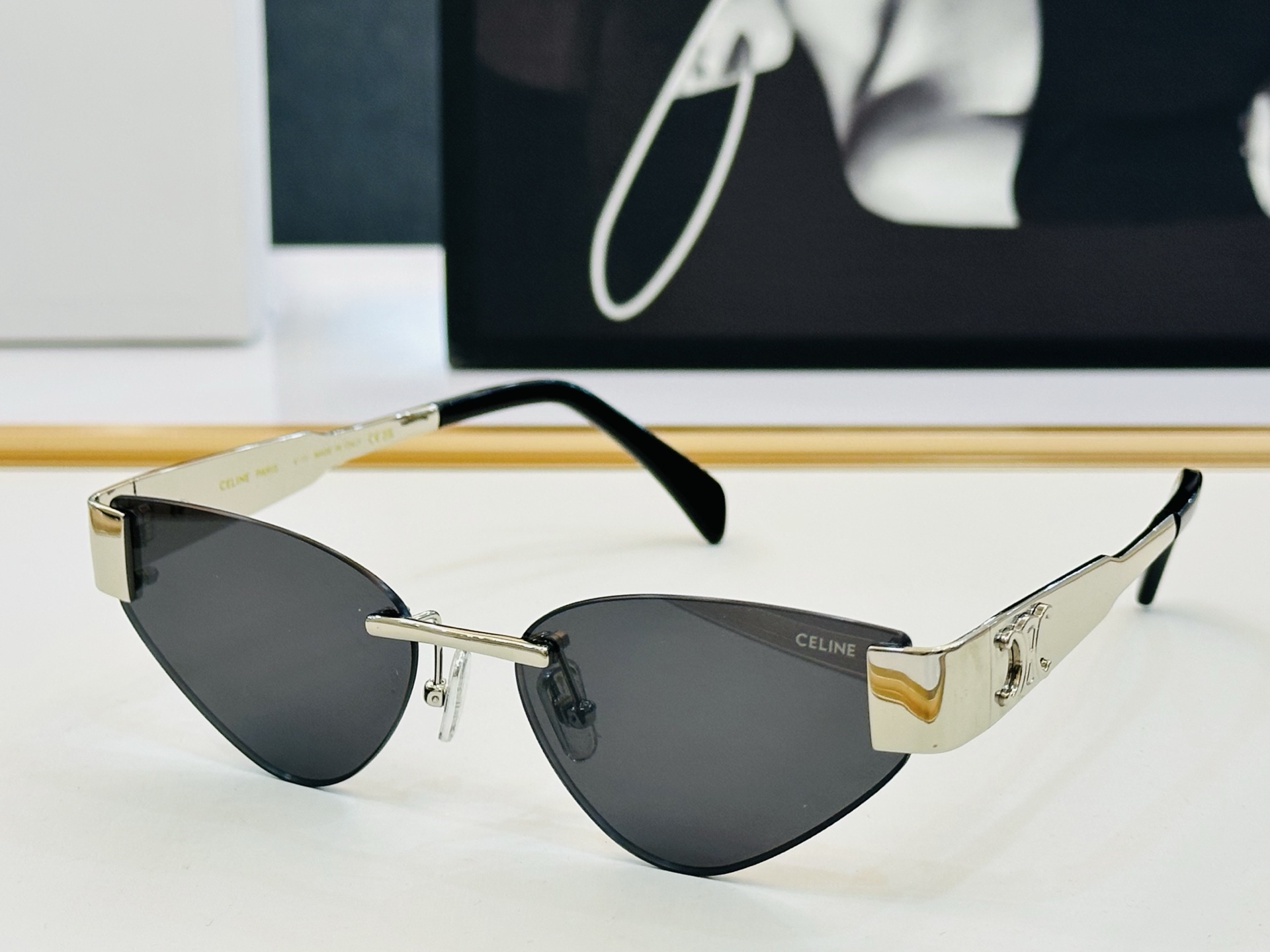 【CELINE】赛琳 CL42122U Size：56口17-142  一直热销的款式 欧美风 光泽度好